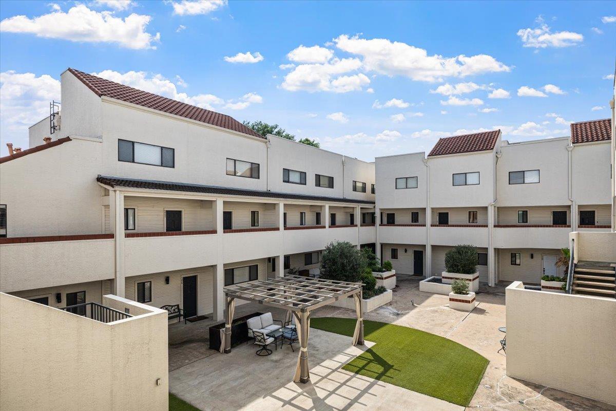 2605 Enfield RD # 209