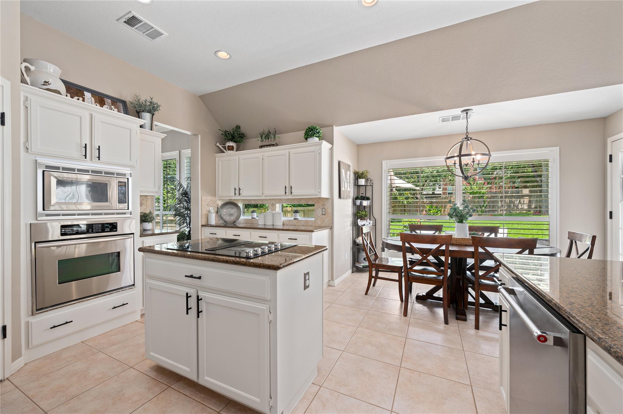 5413 Merrywing CIR