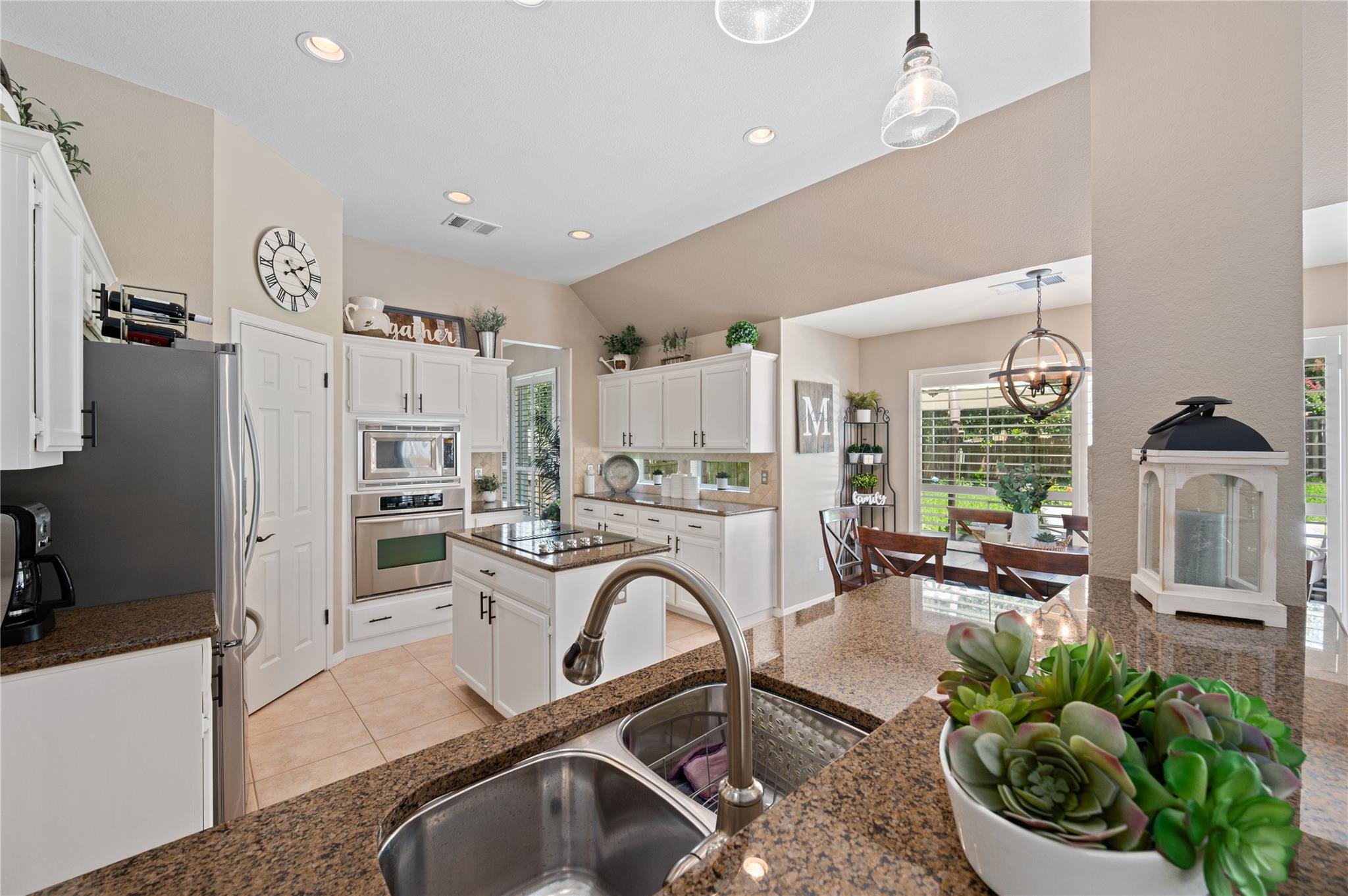 5413 Merrywing CIR