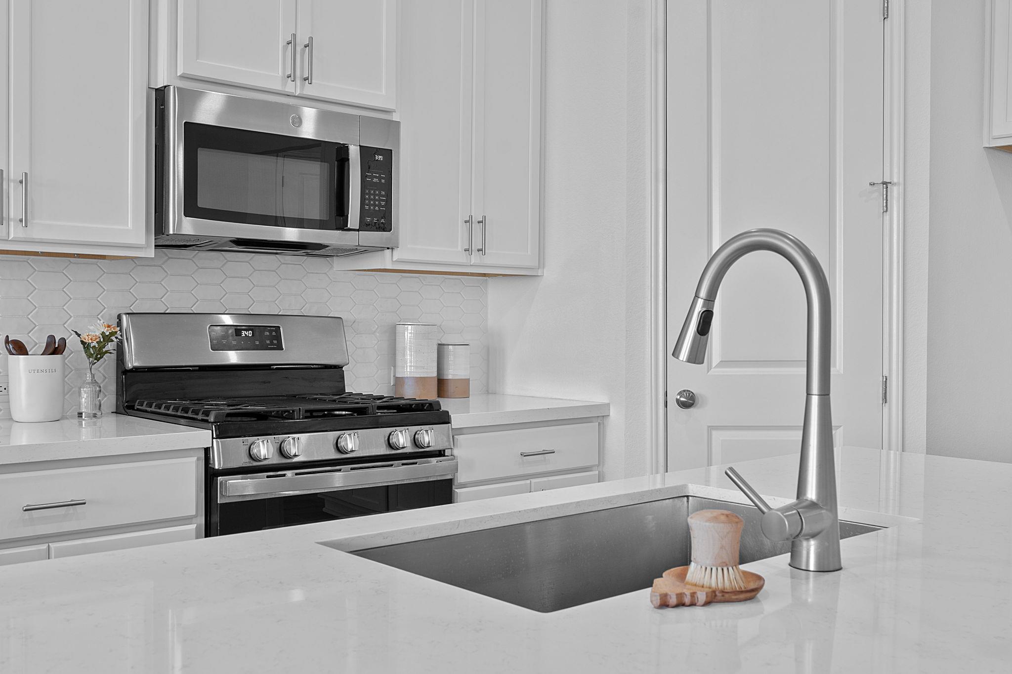 529 Leeward PASS, Leander