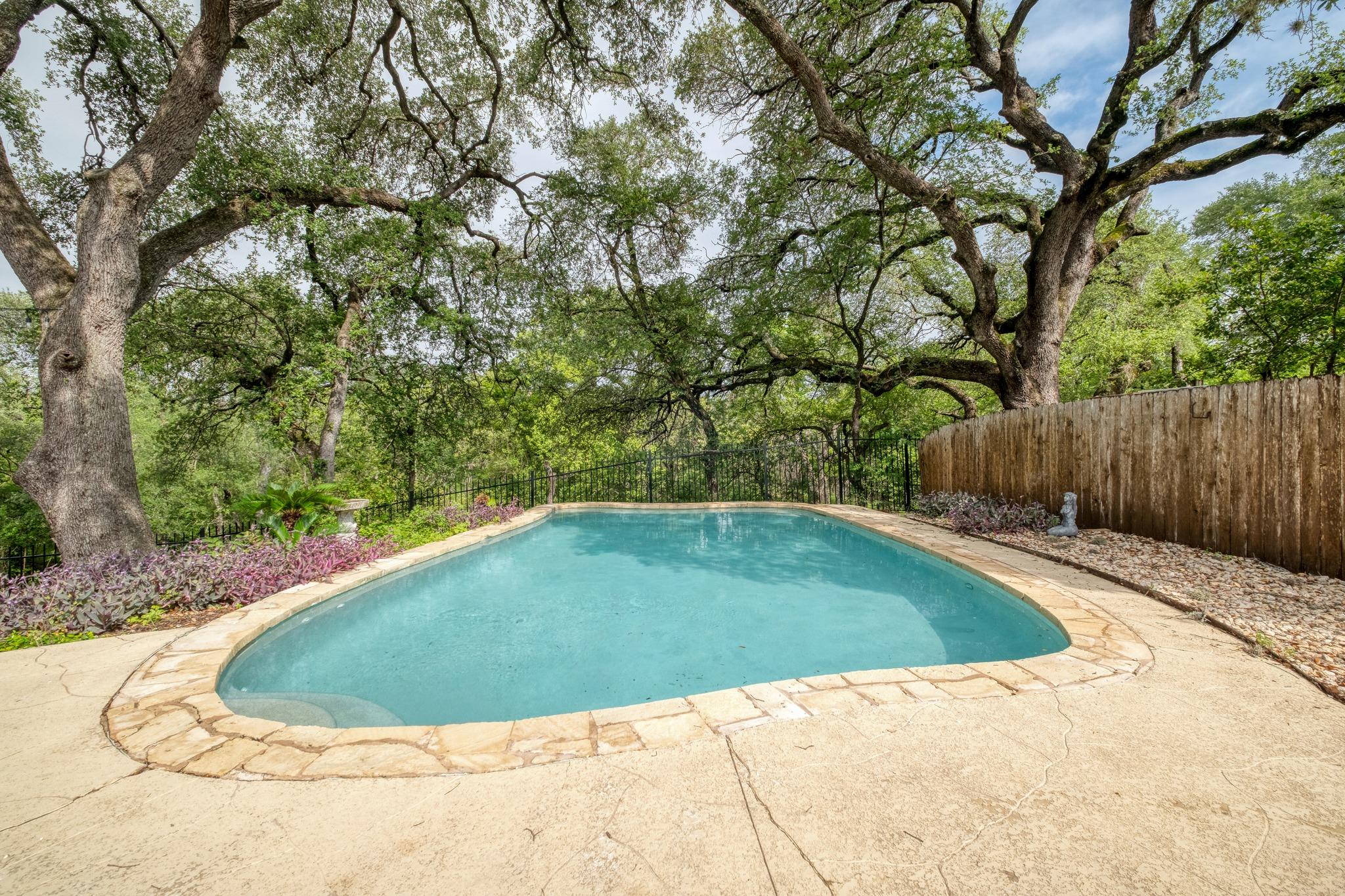 5300 Suburban DR
