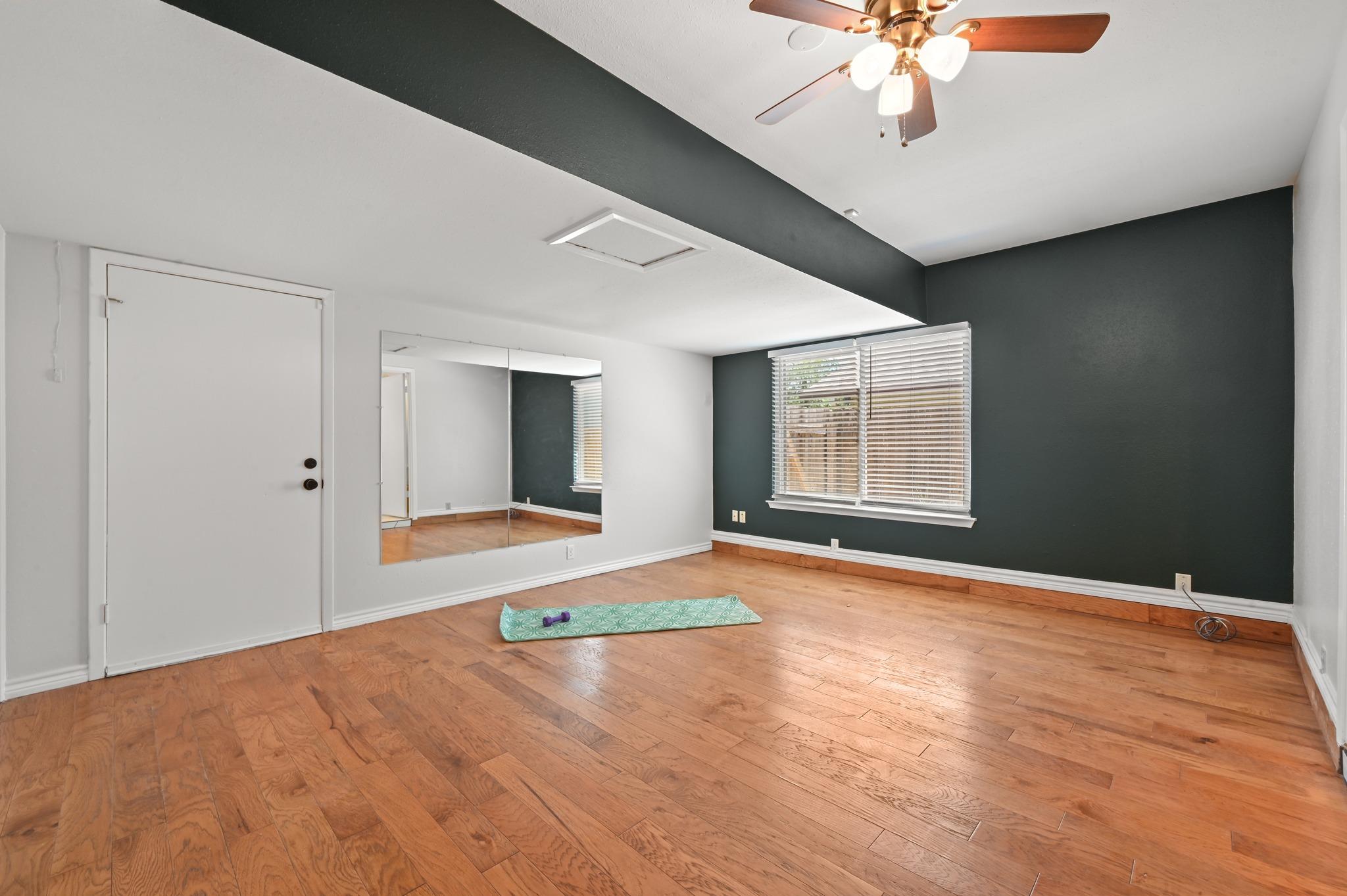 5300 Suburban DR