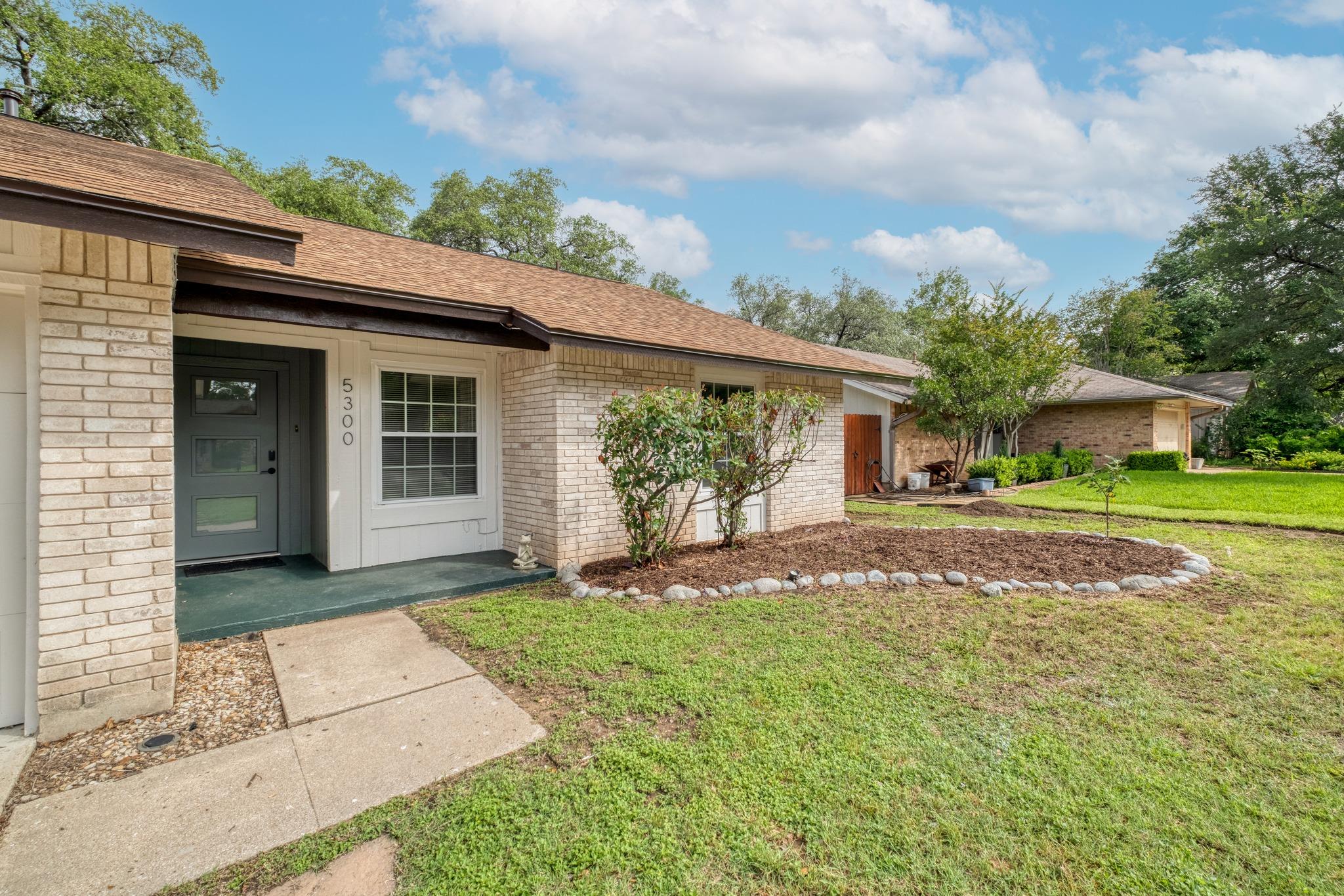 5300 Suburban DR