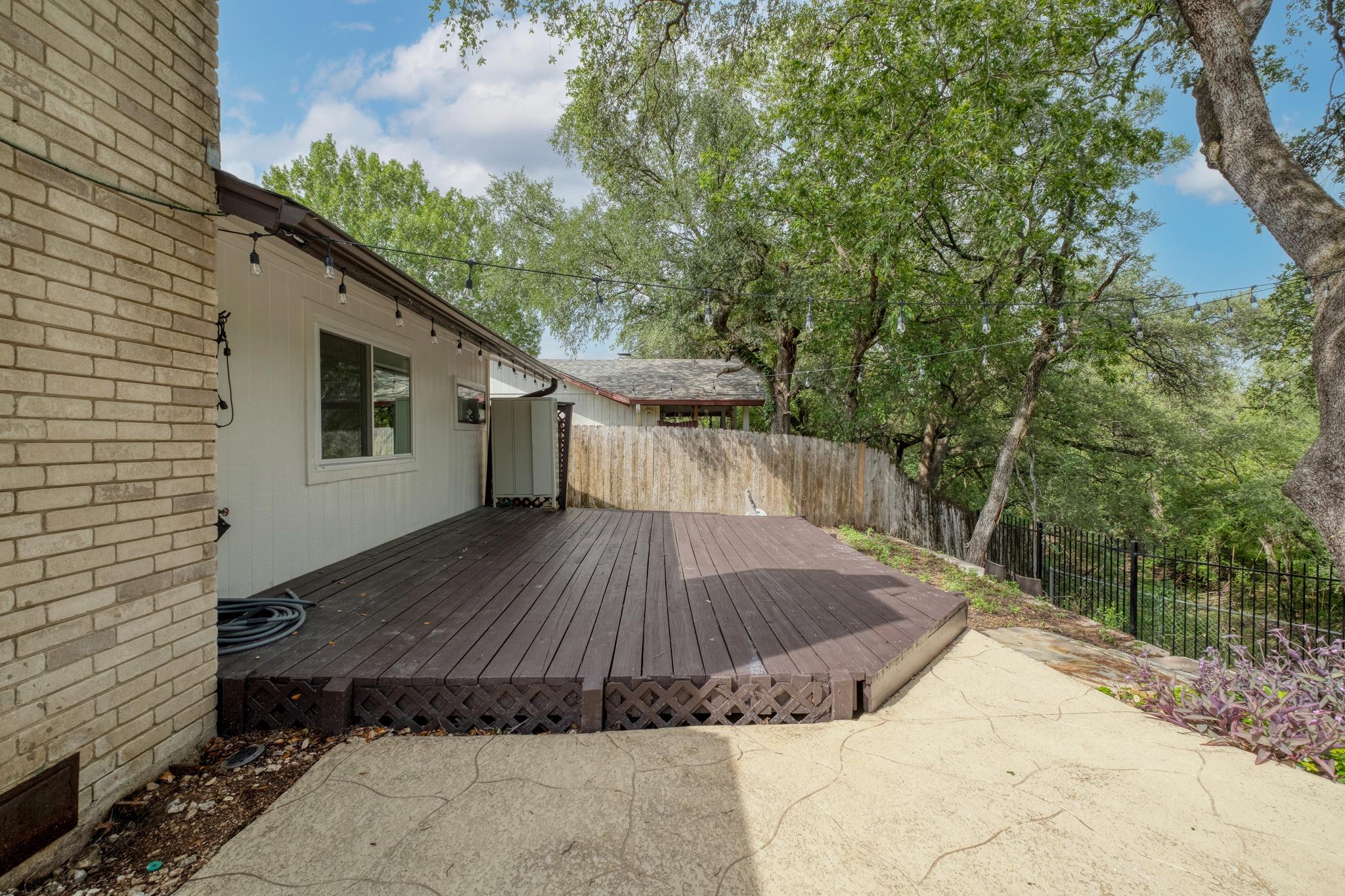 5300 Suburban DR