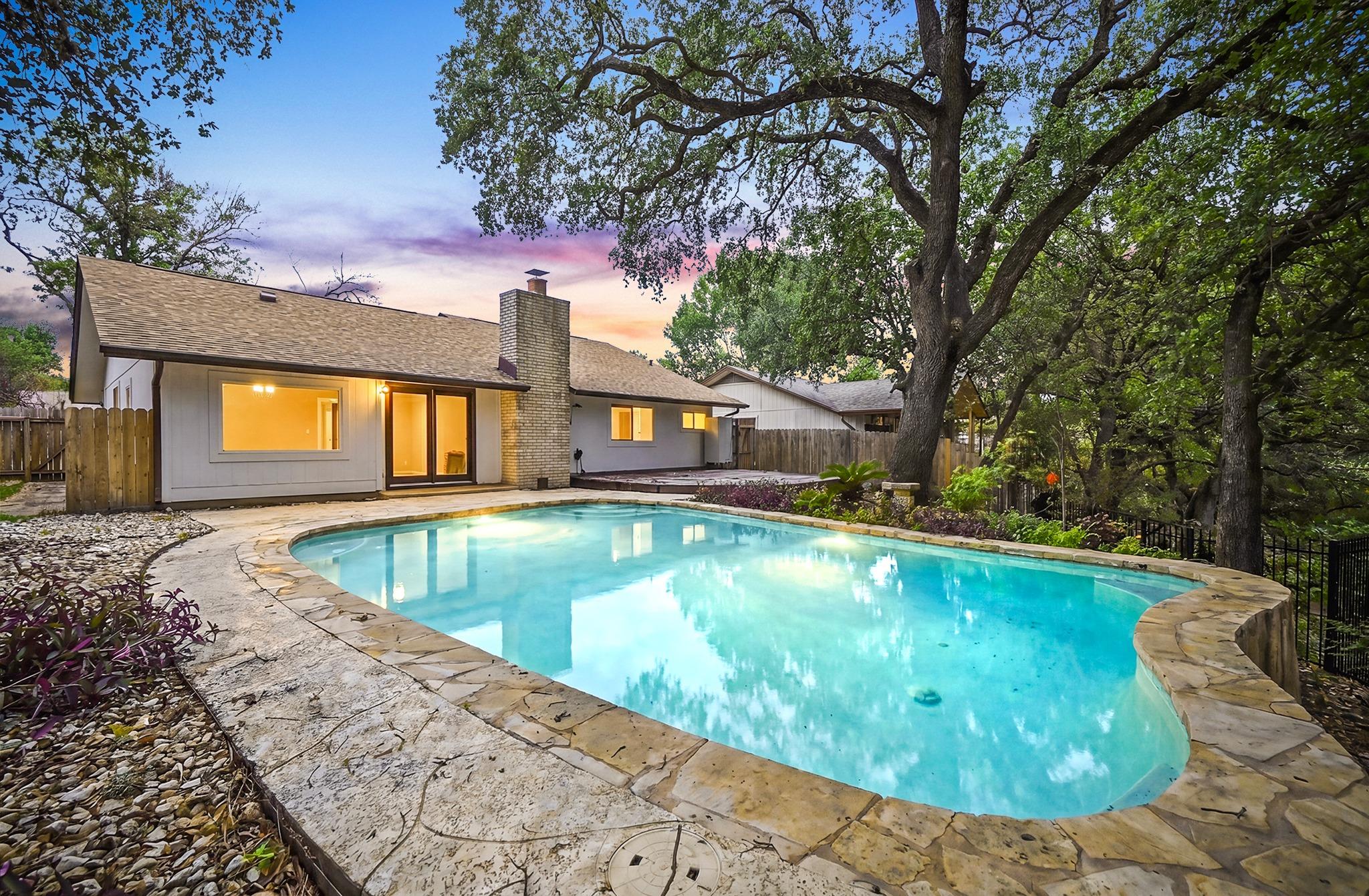 5300 Suburban DR