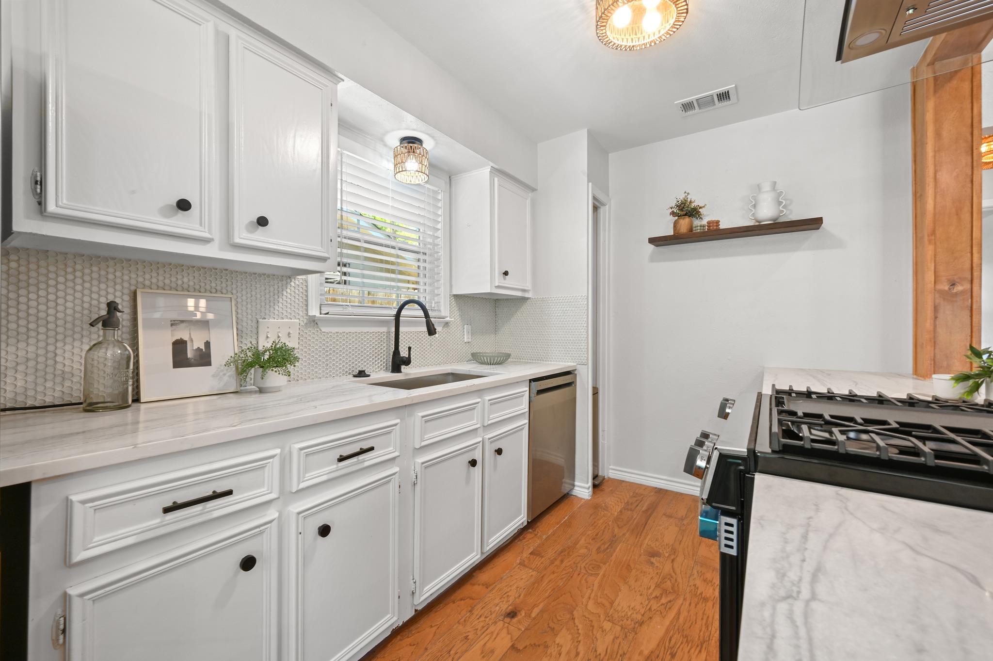 5300 Suburban DR