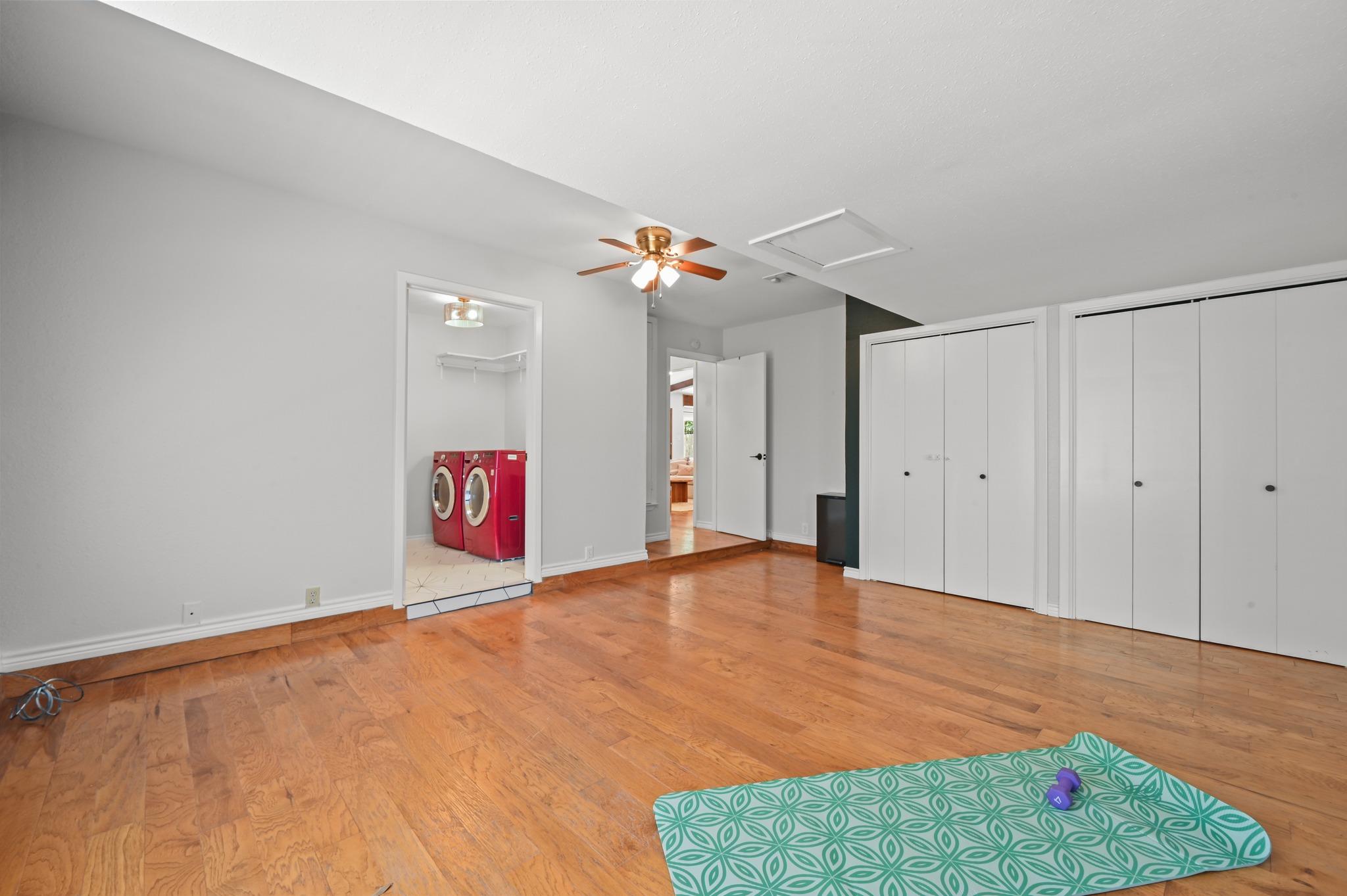 5300 Suburban DR