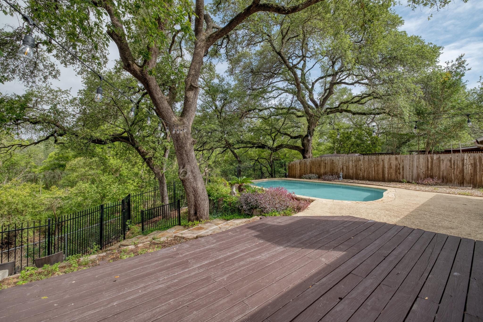 5300 Suburban DR