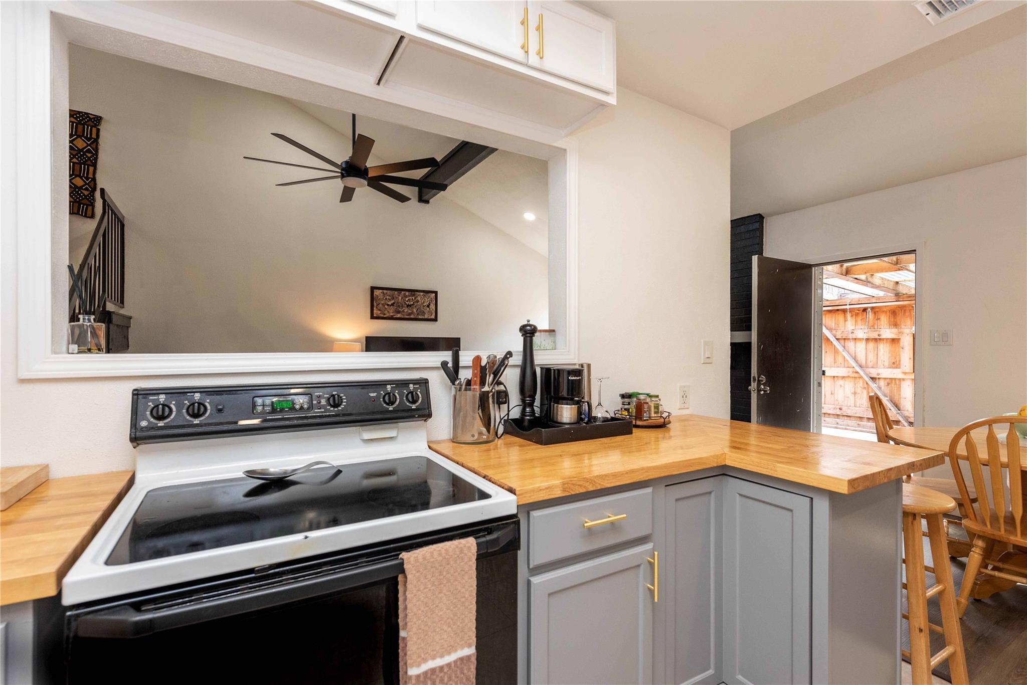 7215 Coronado CIR