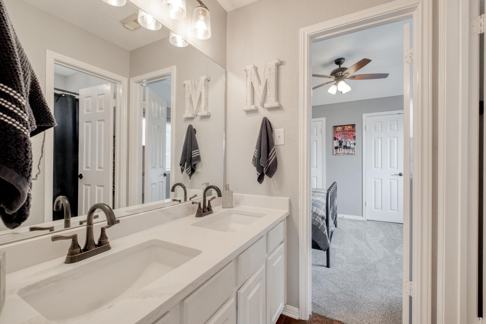8302 Sunburst PKWY