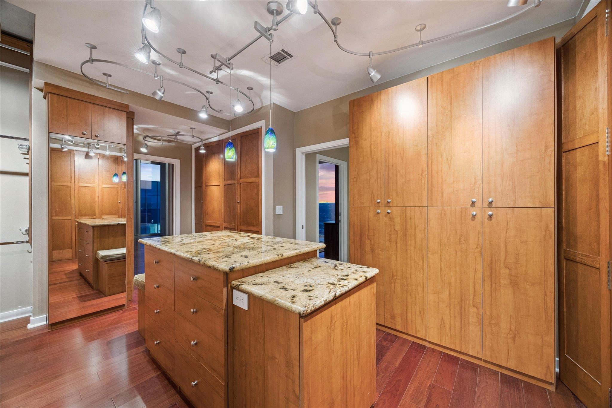 360 Nueces ST # 3504