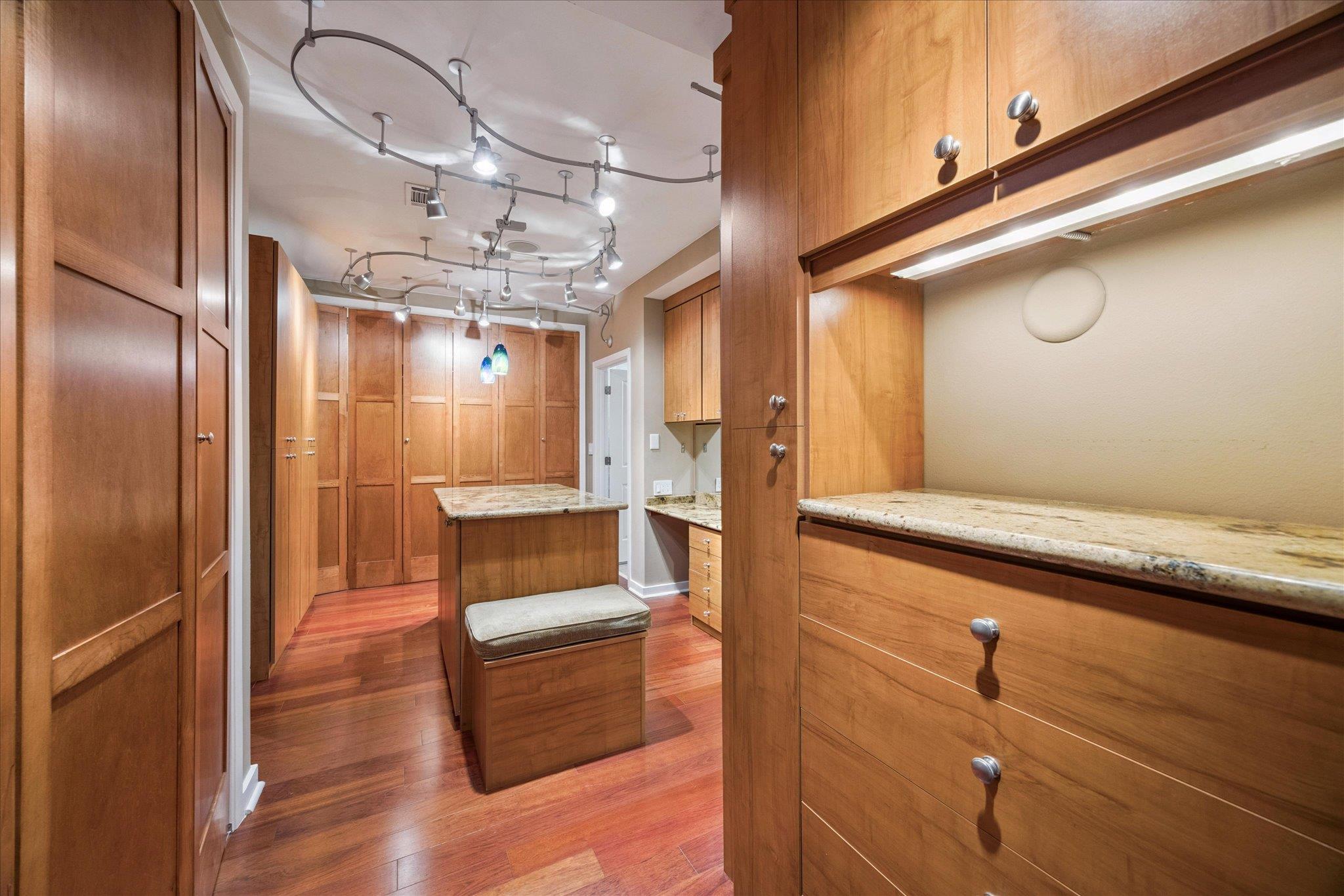 360 Nueces ST # 3504