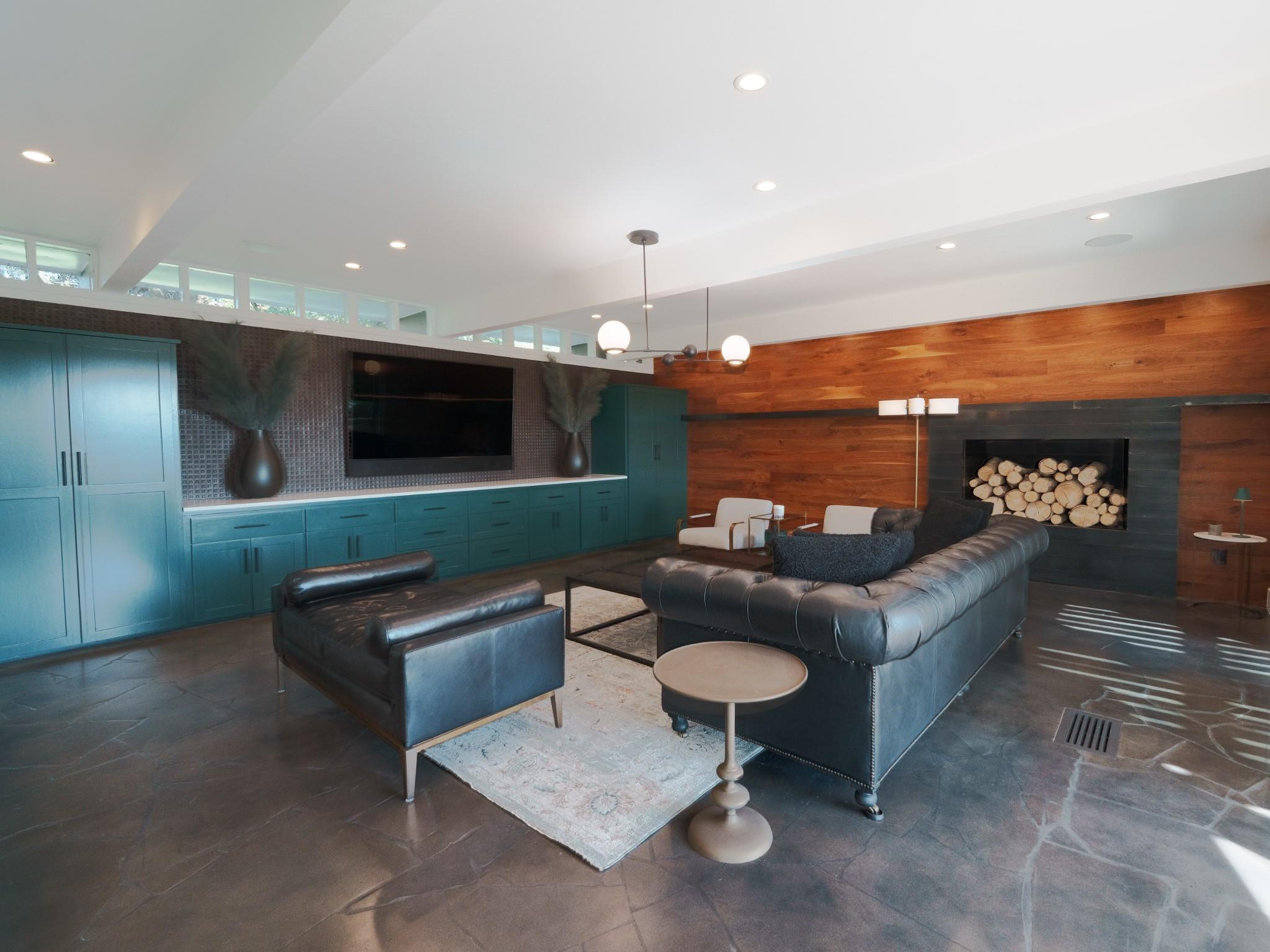 809 Redbud TRL, West Lake Hills