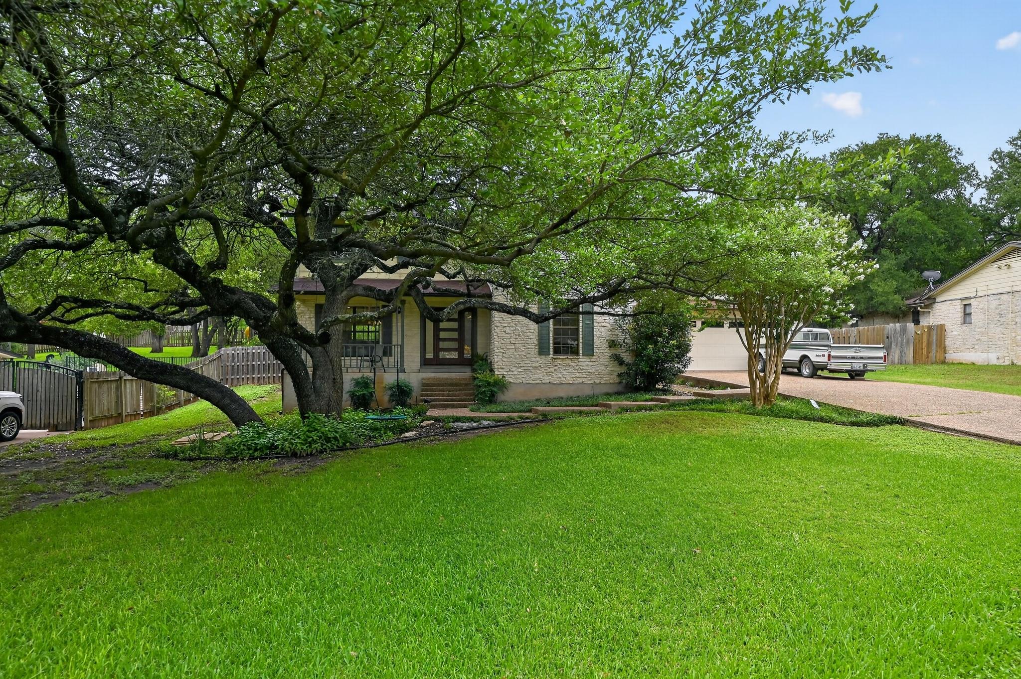 1903 Holly Hill DR