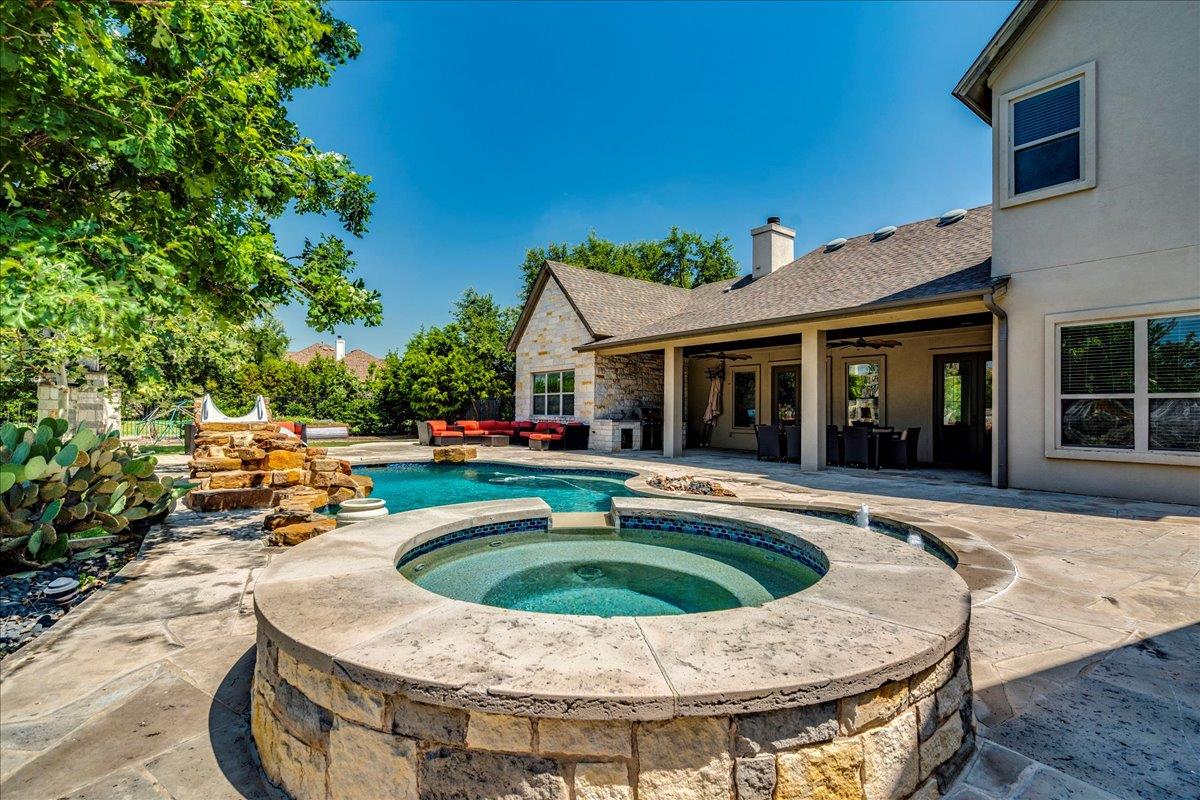 605 Unity DR