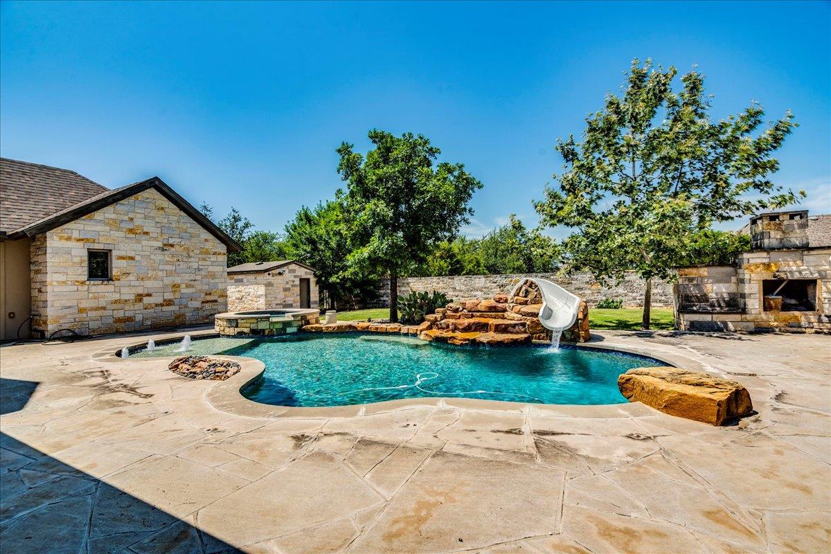 605 Unity DR