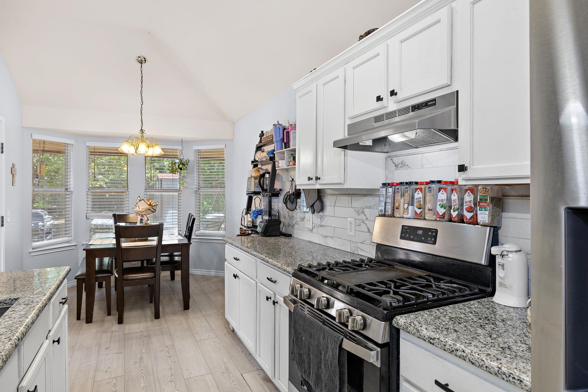 804 Maplecreek DR