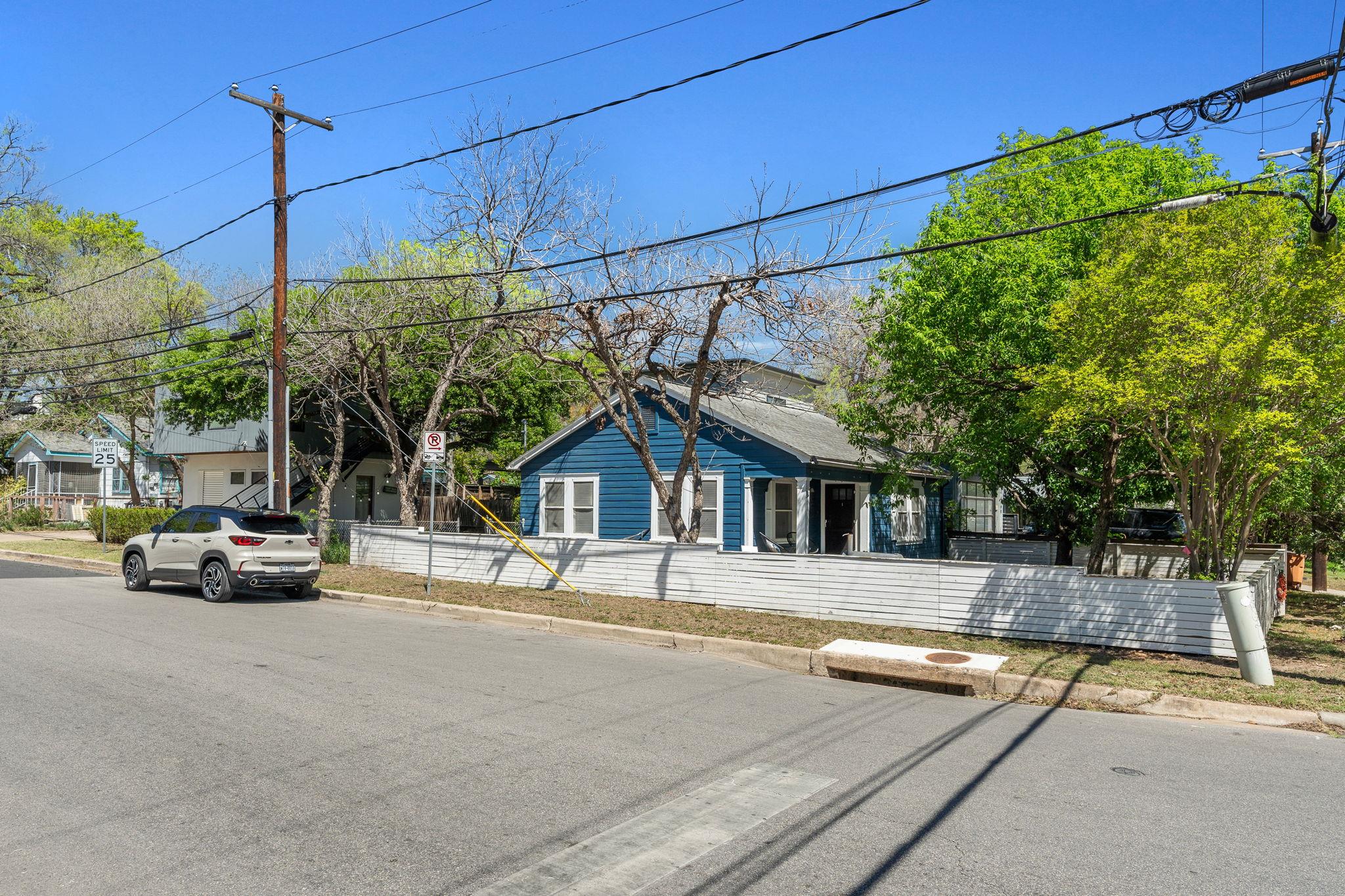1910 Kinney Ave