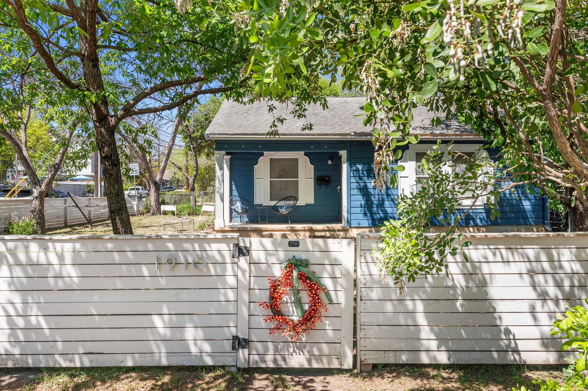 1910 Kinney Ave