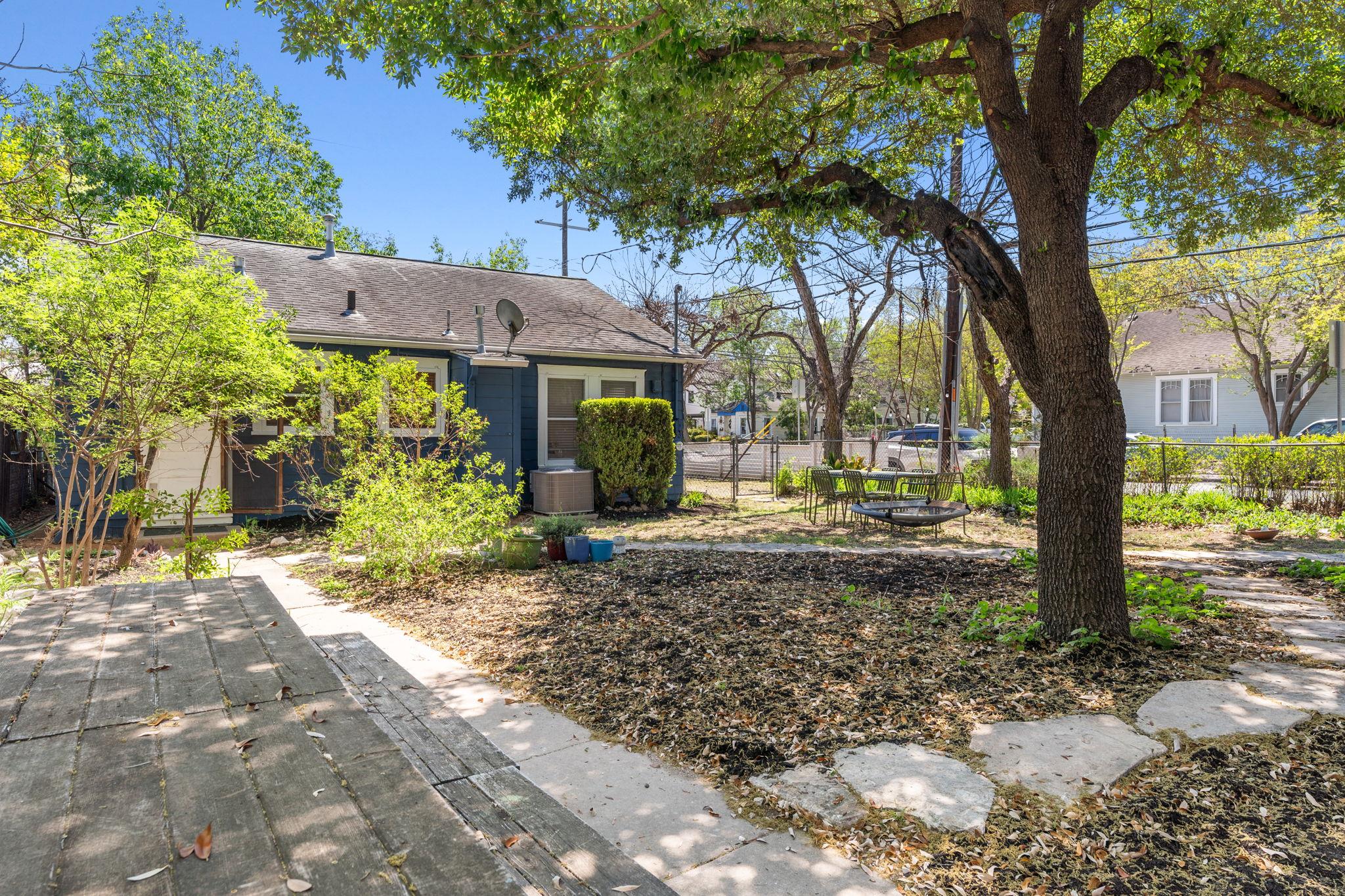1910 Kinney Ave