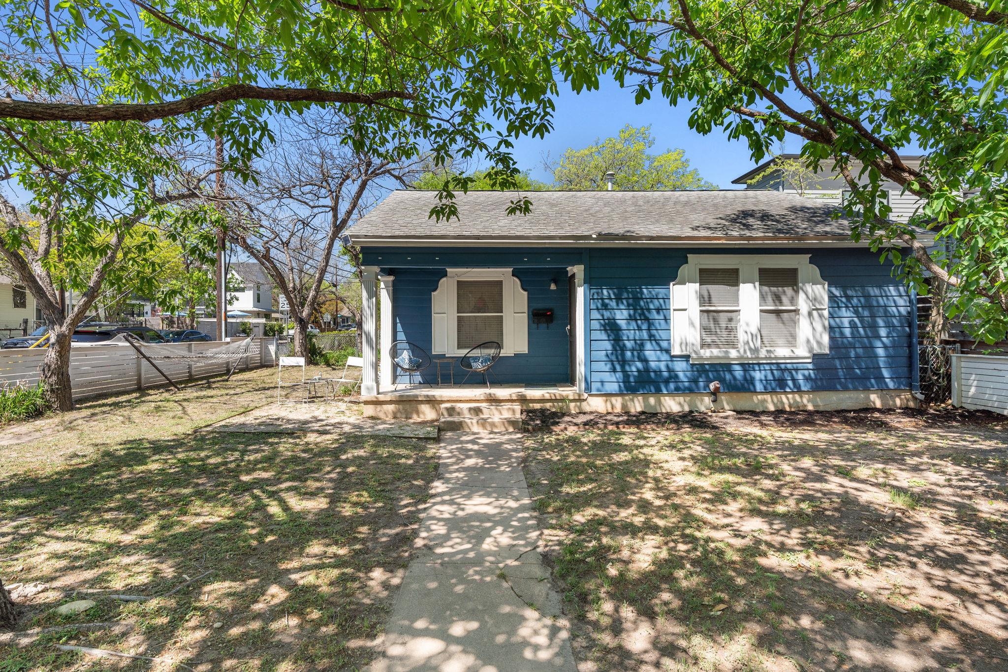 1910 Kinney Ave