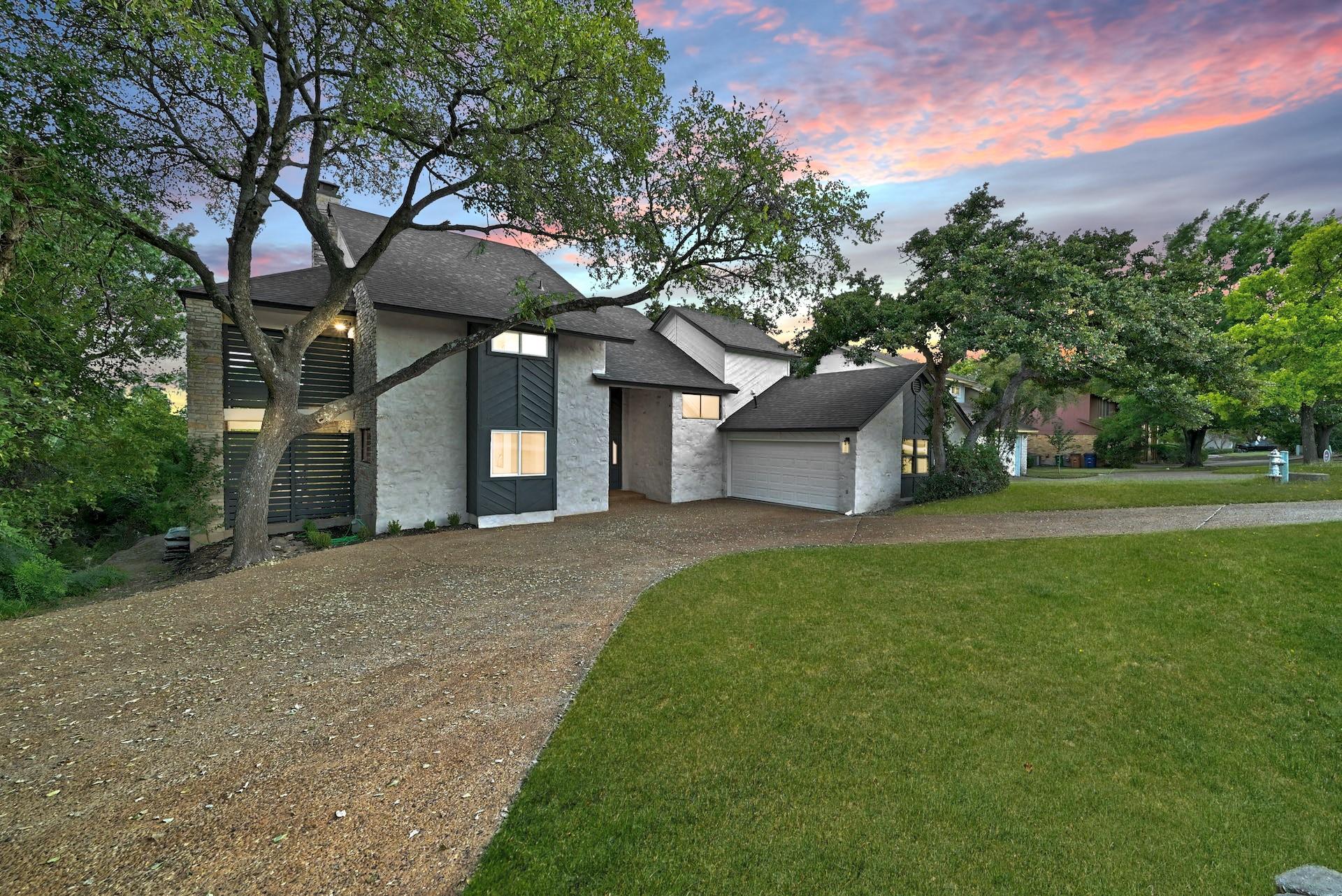 1209 Lost Creek BLVD