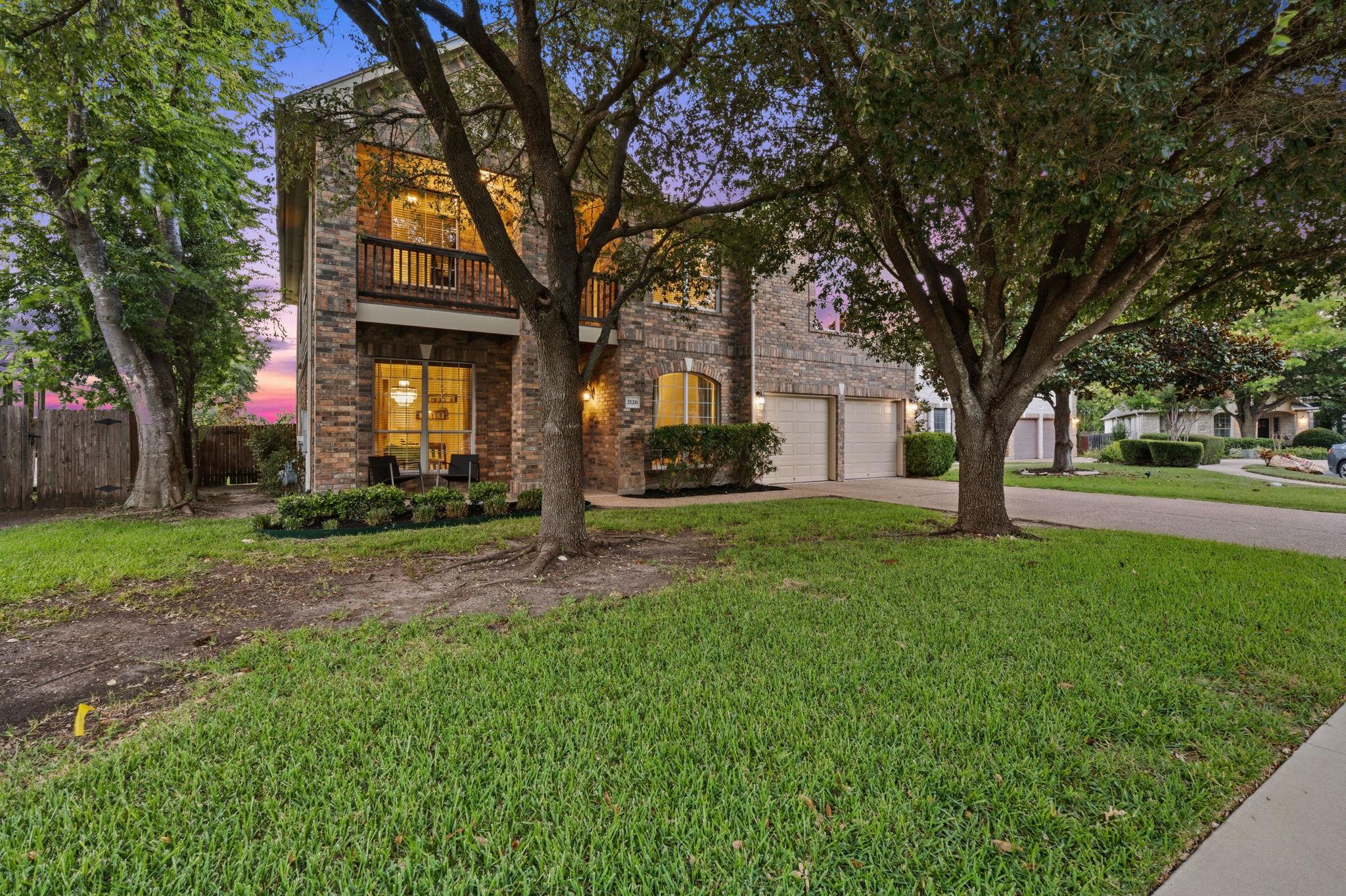 2126 Clear Lake PL