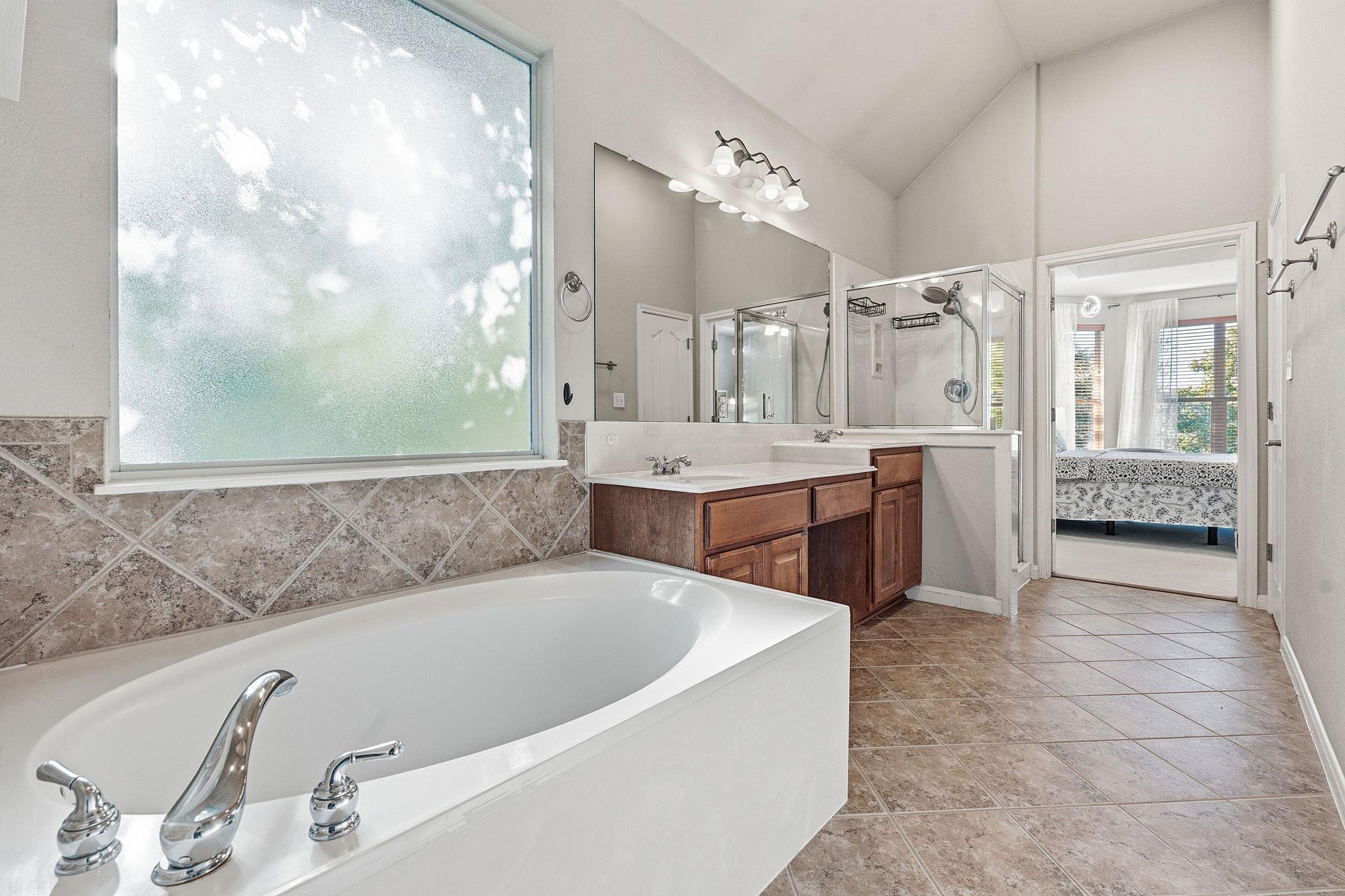 2126 Clear Lake PL