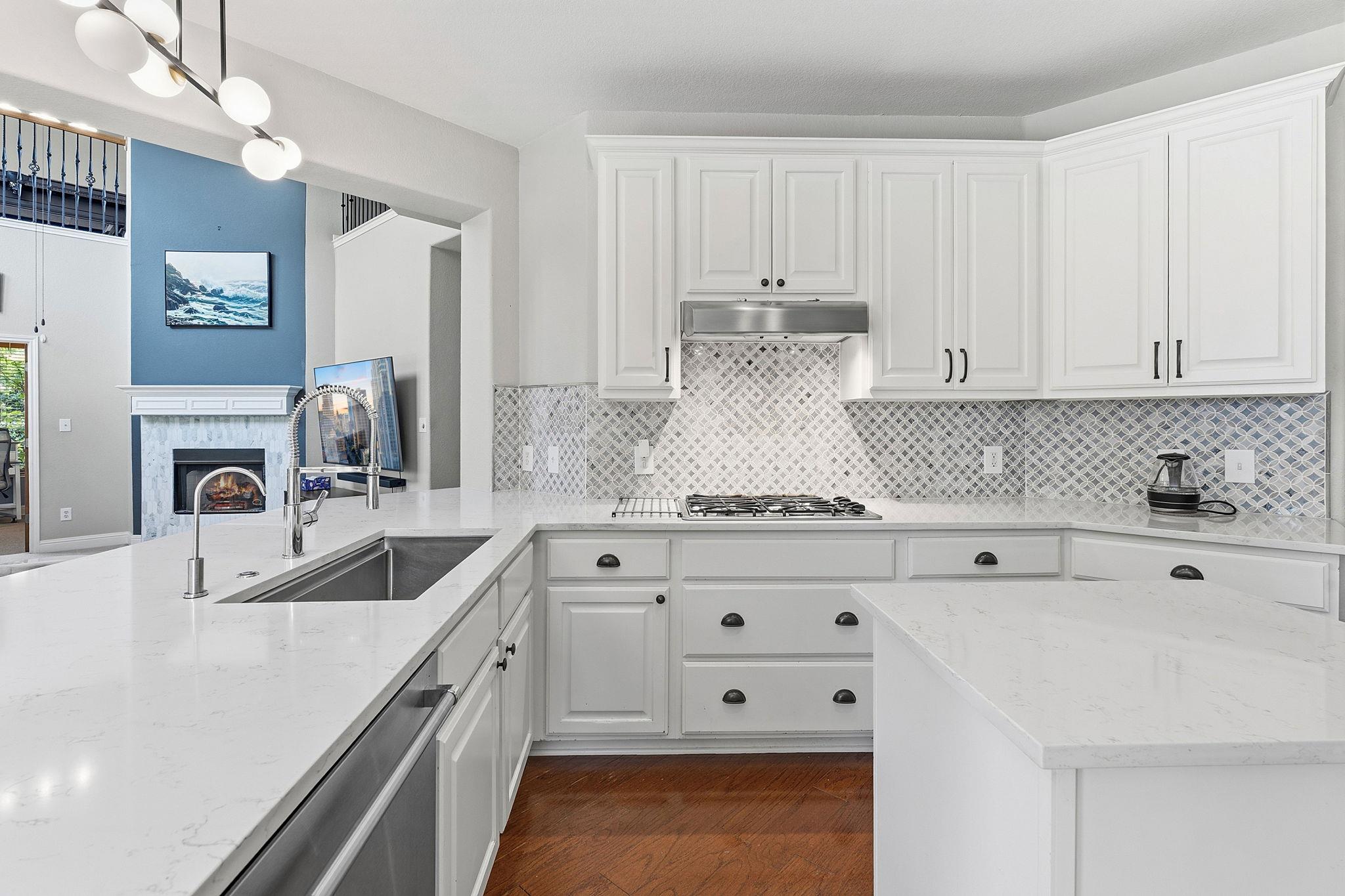 2126 Clear Lake PL
