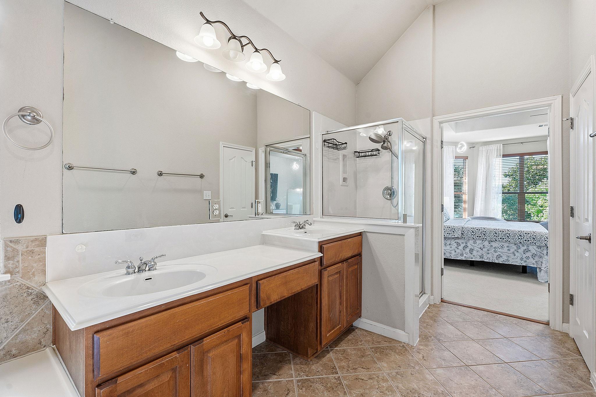 2126 Clear Lake PL