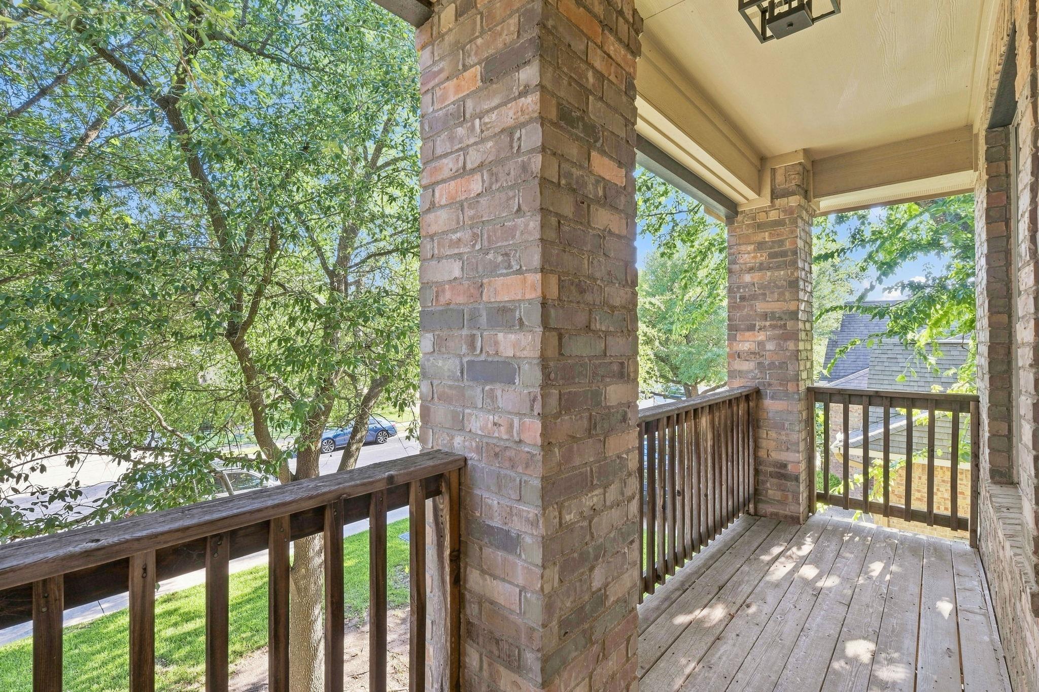 2126 Clear Lake PL