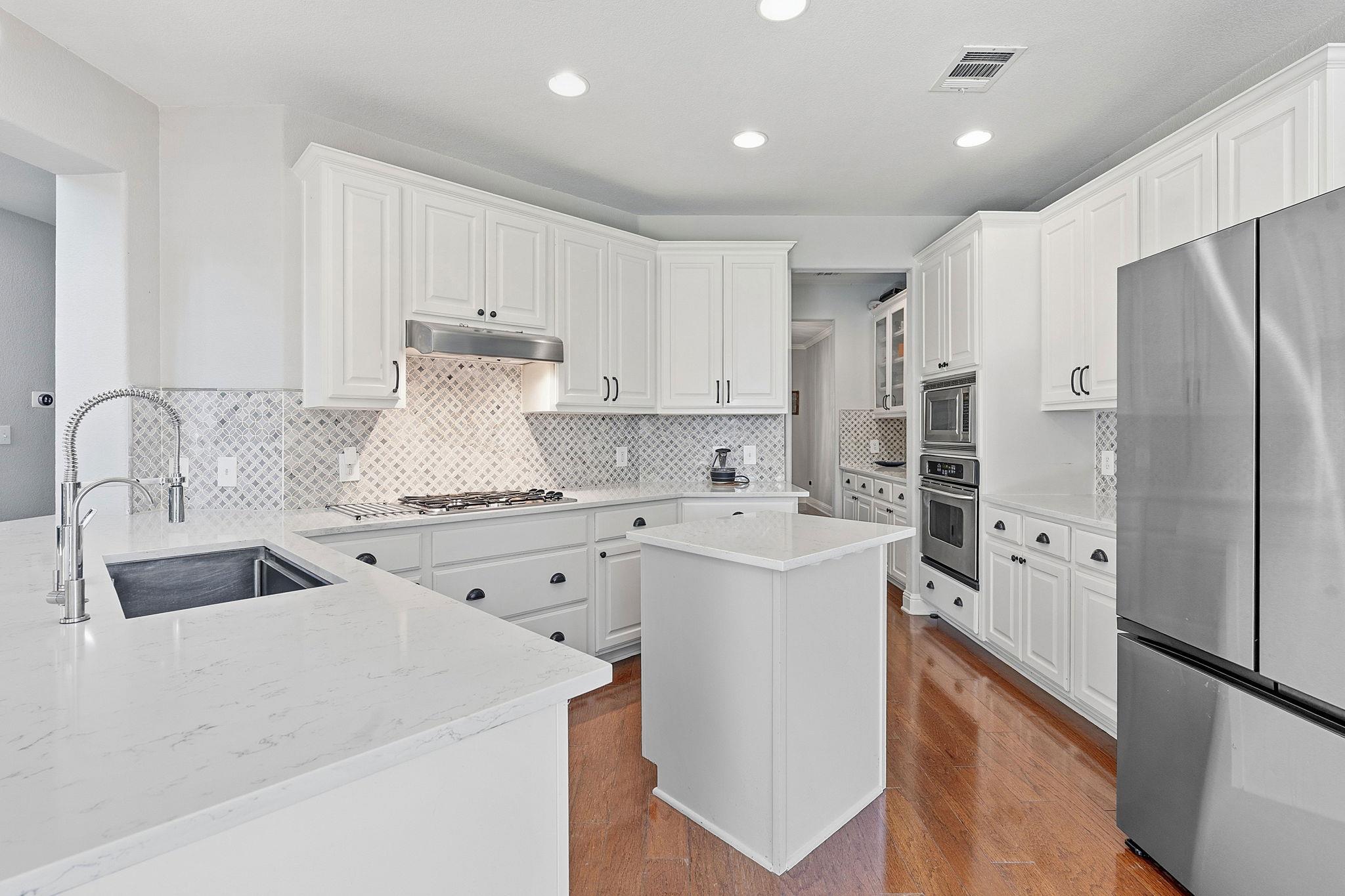2126 Clear Lake PL