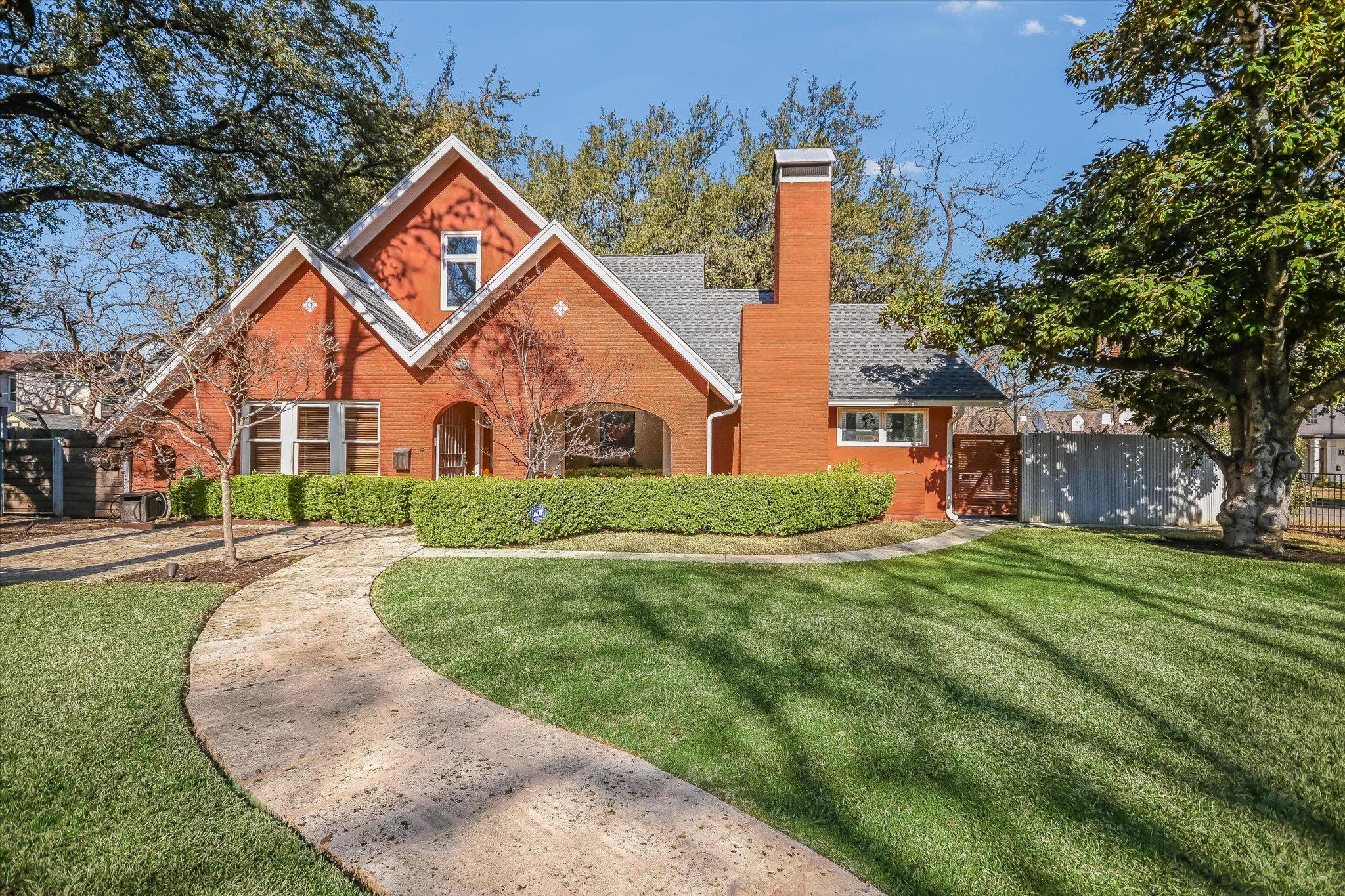 2712 Oakhurst Ave