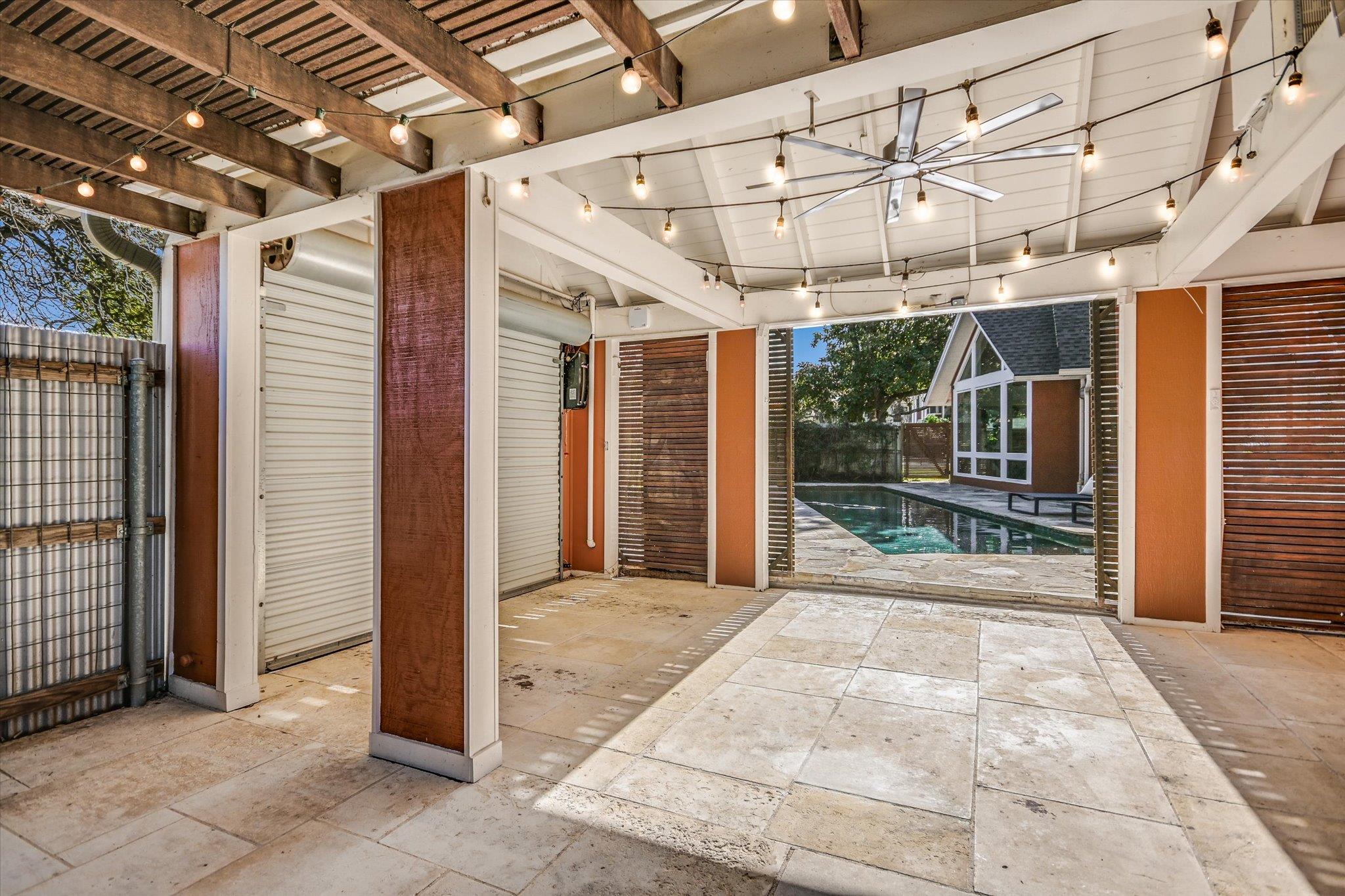 2712 Oakhurst Ave