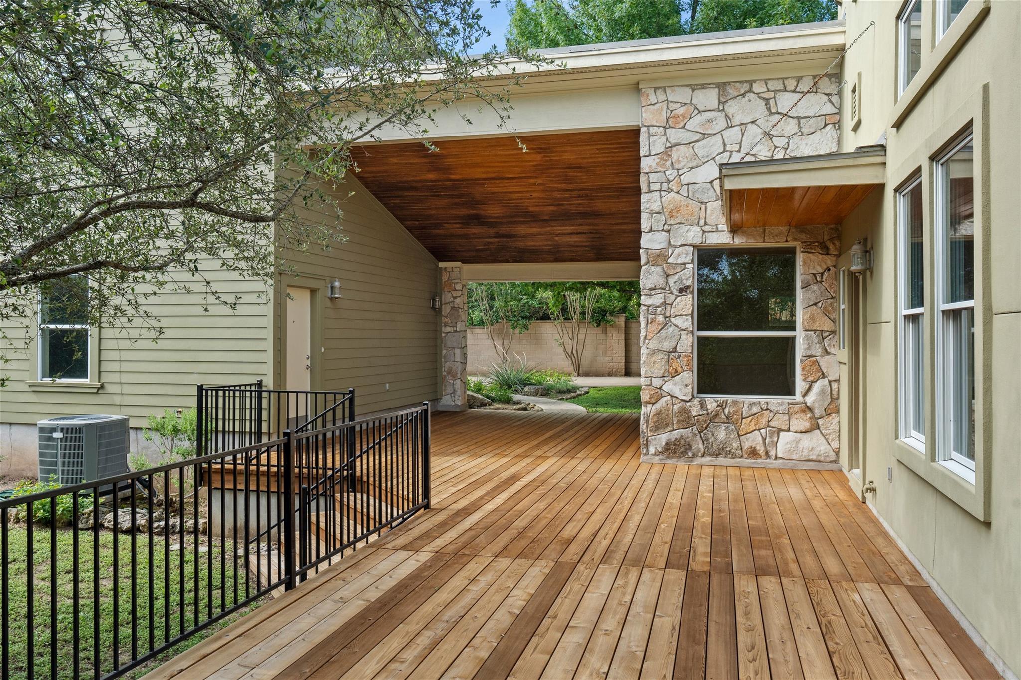 10200 Birdlip CIR