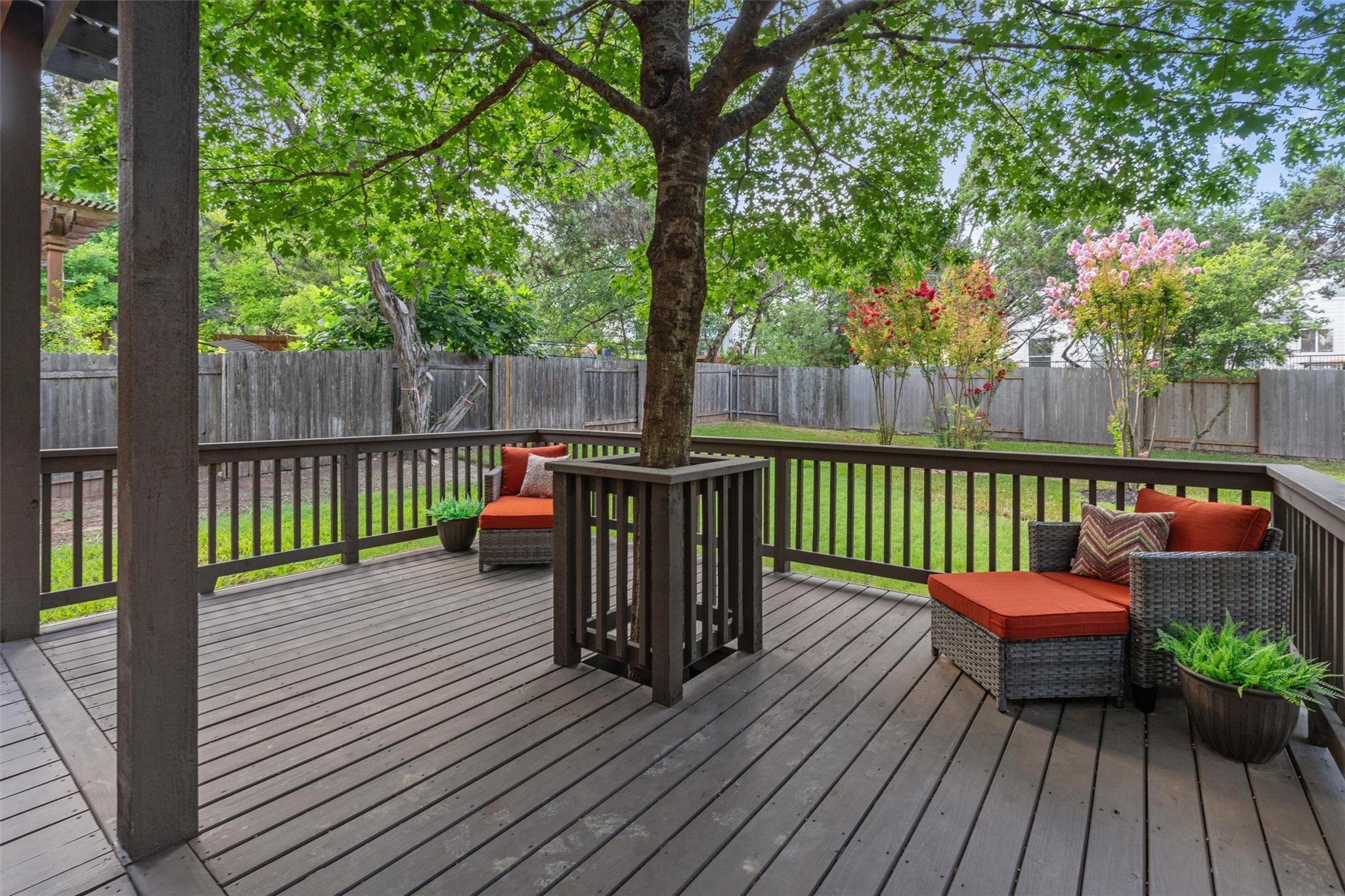 7505 Roaring Springs DR