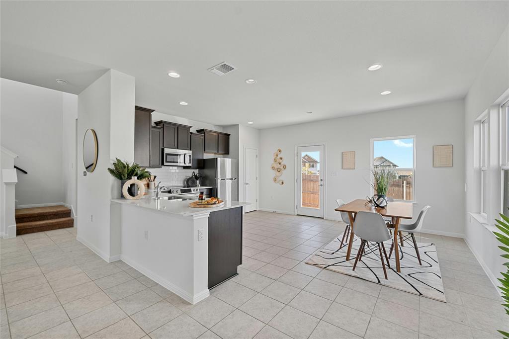 9713 Grapevine Leaf DR