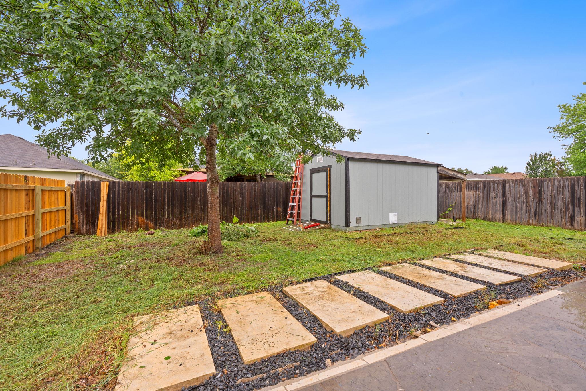 114 Loryn DR
