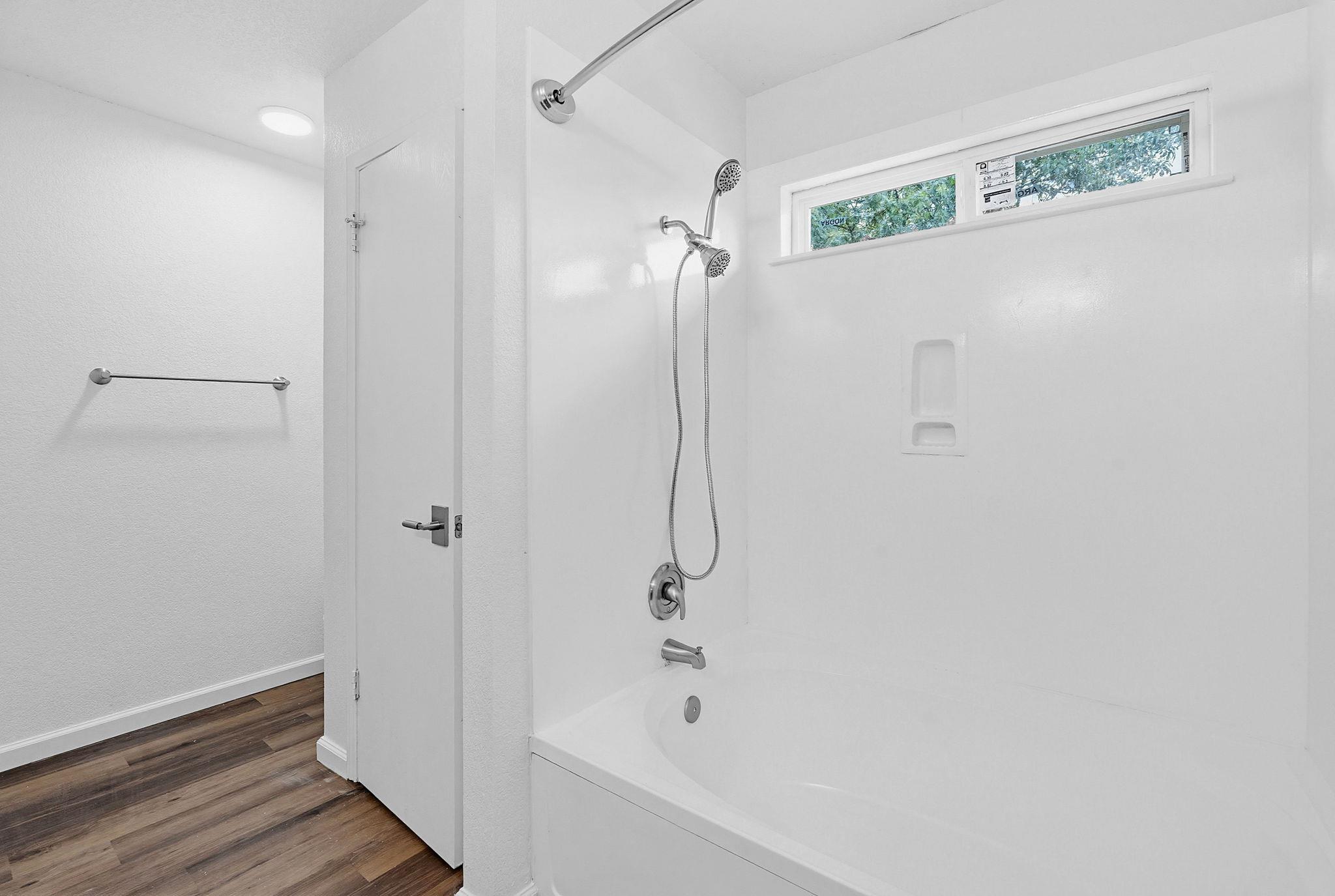 114 Loryn DR
