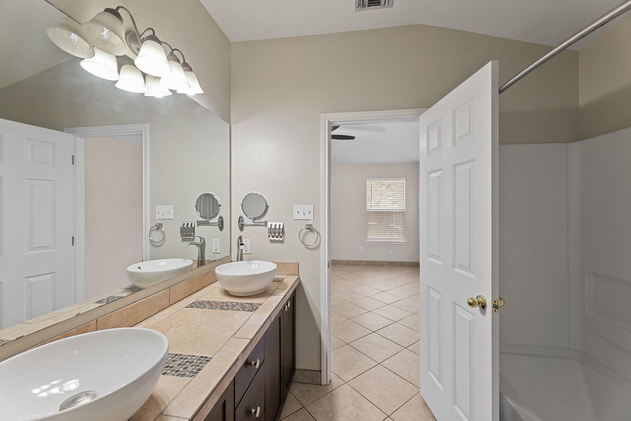 9038 Veranda CT