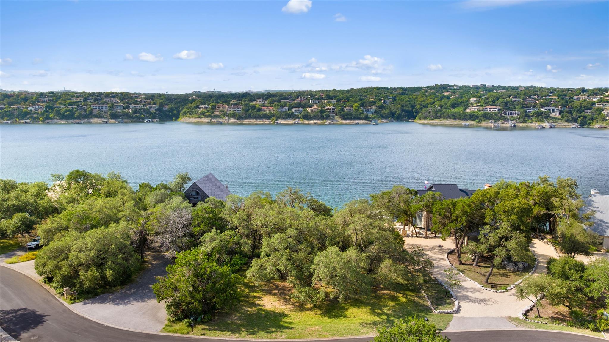 18401 Lakepoint CIR