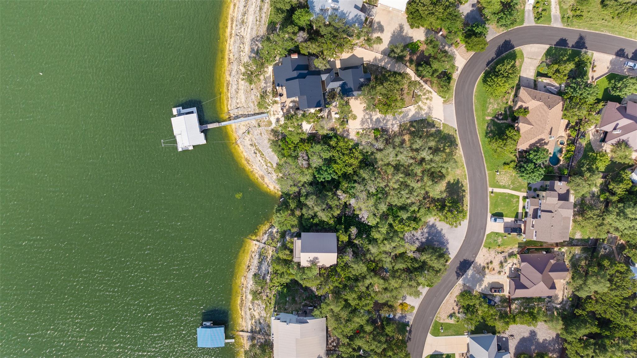 18401 Lakepoint CIR
