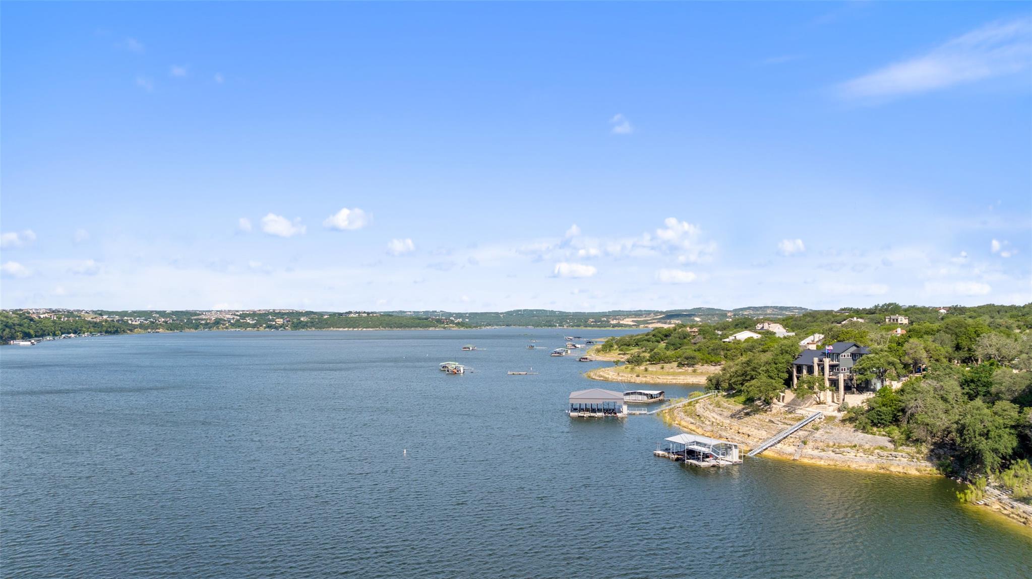 18401 Lakepoint CIR