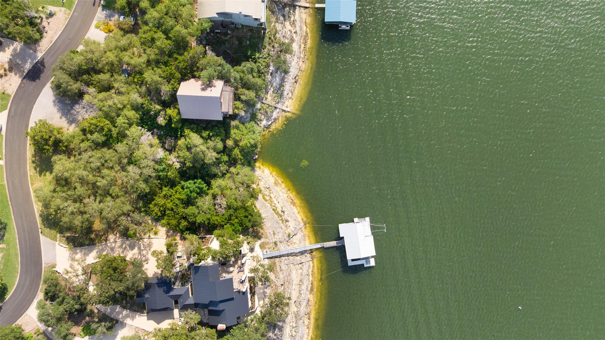 18401 Lakepoint CIR
