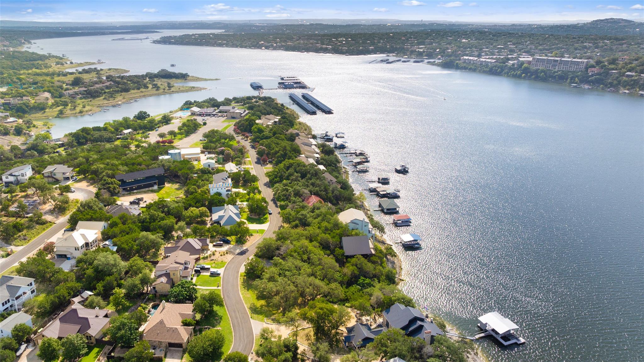 18401 Lakepoint CIR