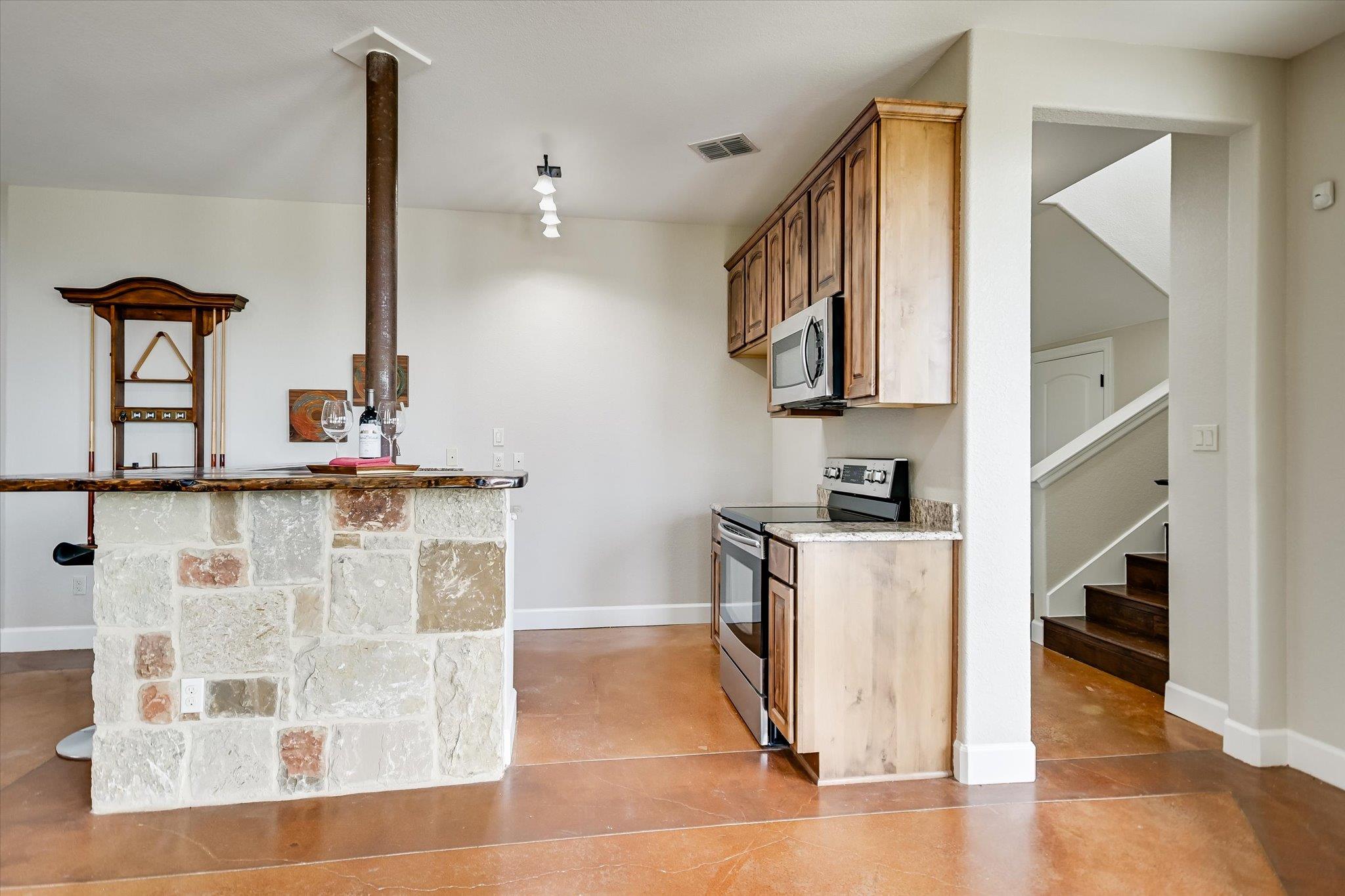 4408 Blacksmith CV