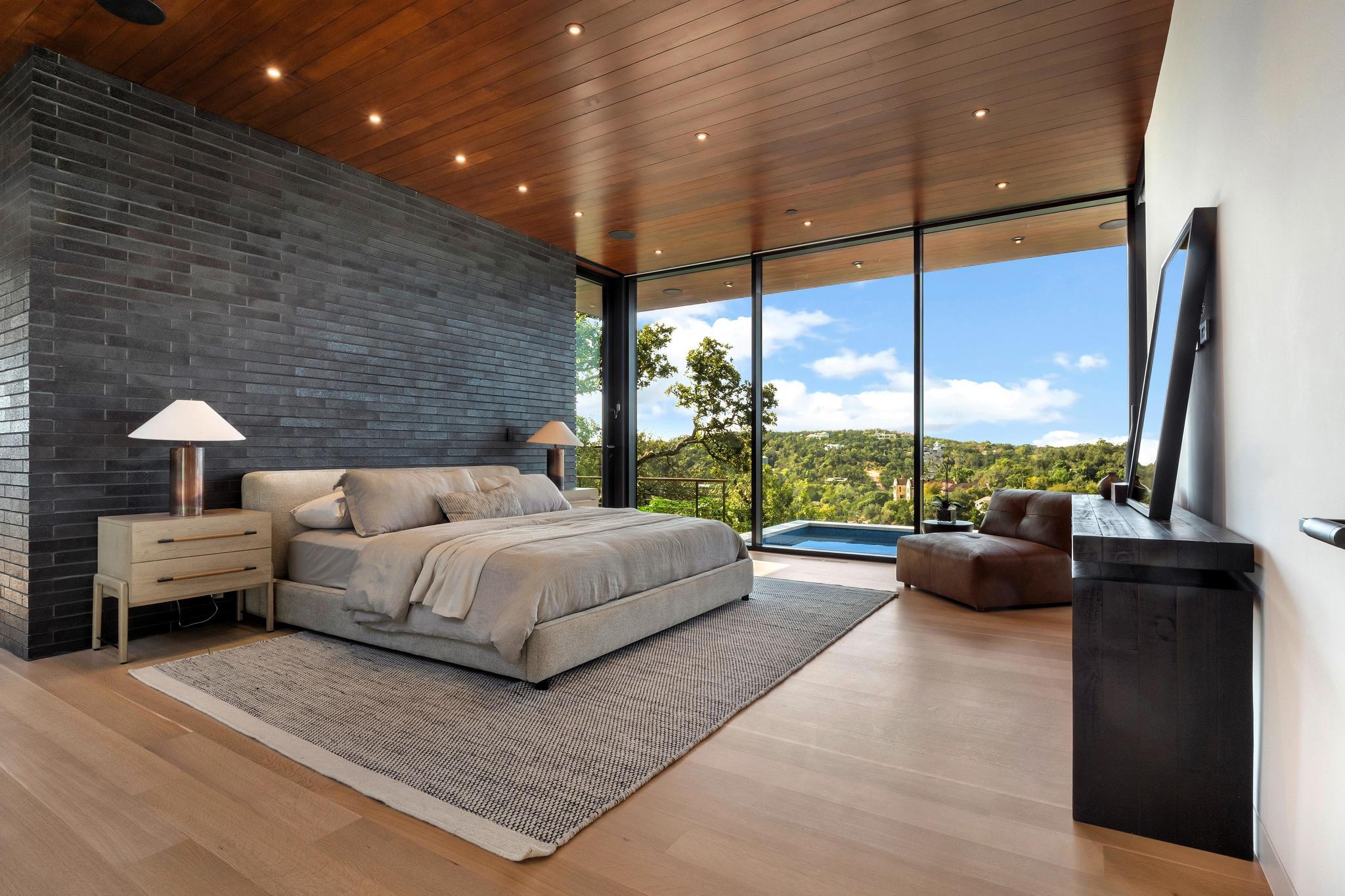 807 Redbud TRL, West Lake Hills