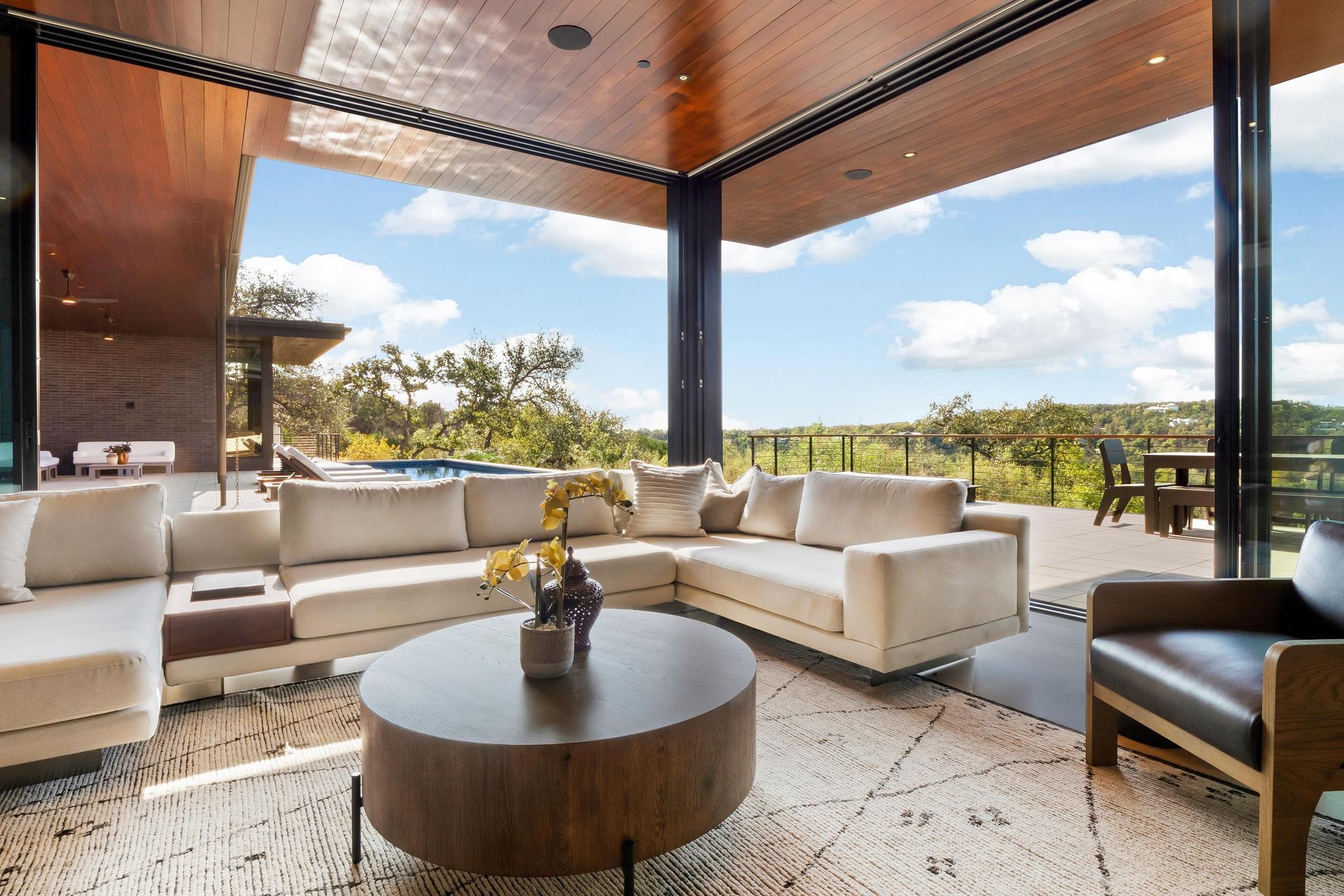 807 Redbud TRL, West Lake Hills