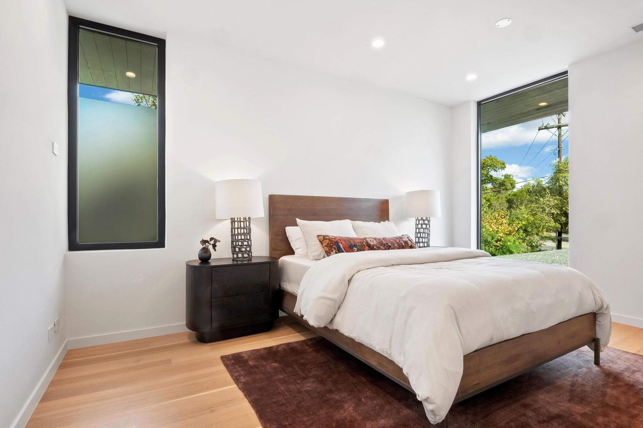 807 Redbud TRL, West Lake Hills