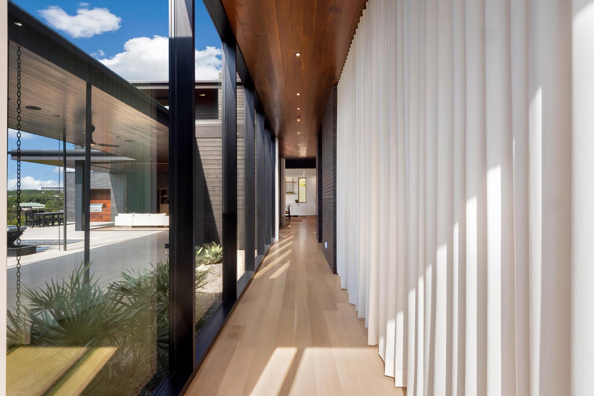 807 Redbud TRL, West Lake Hills